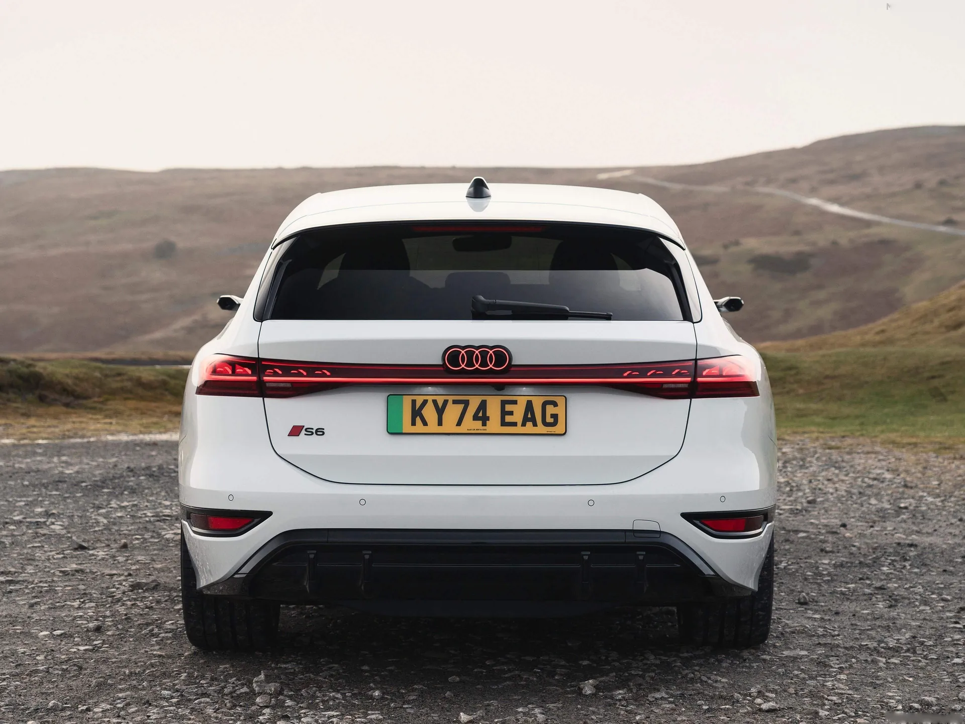 Audi S6 Avant e-tron [UK] (2025) – zezadu