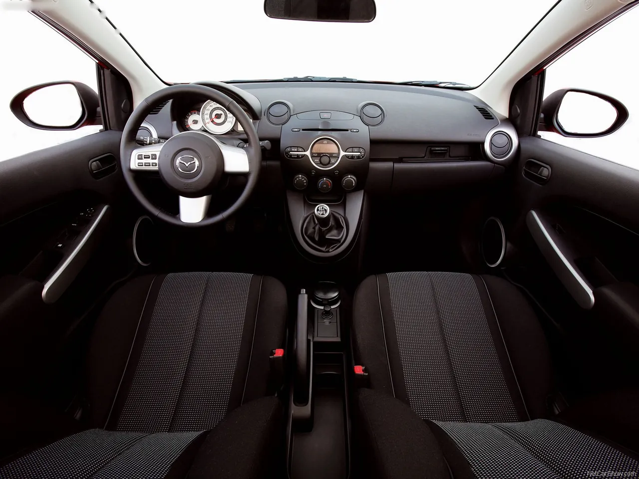 Mazda 2 (2008) – interiér