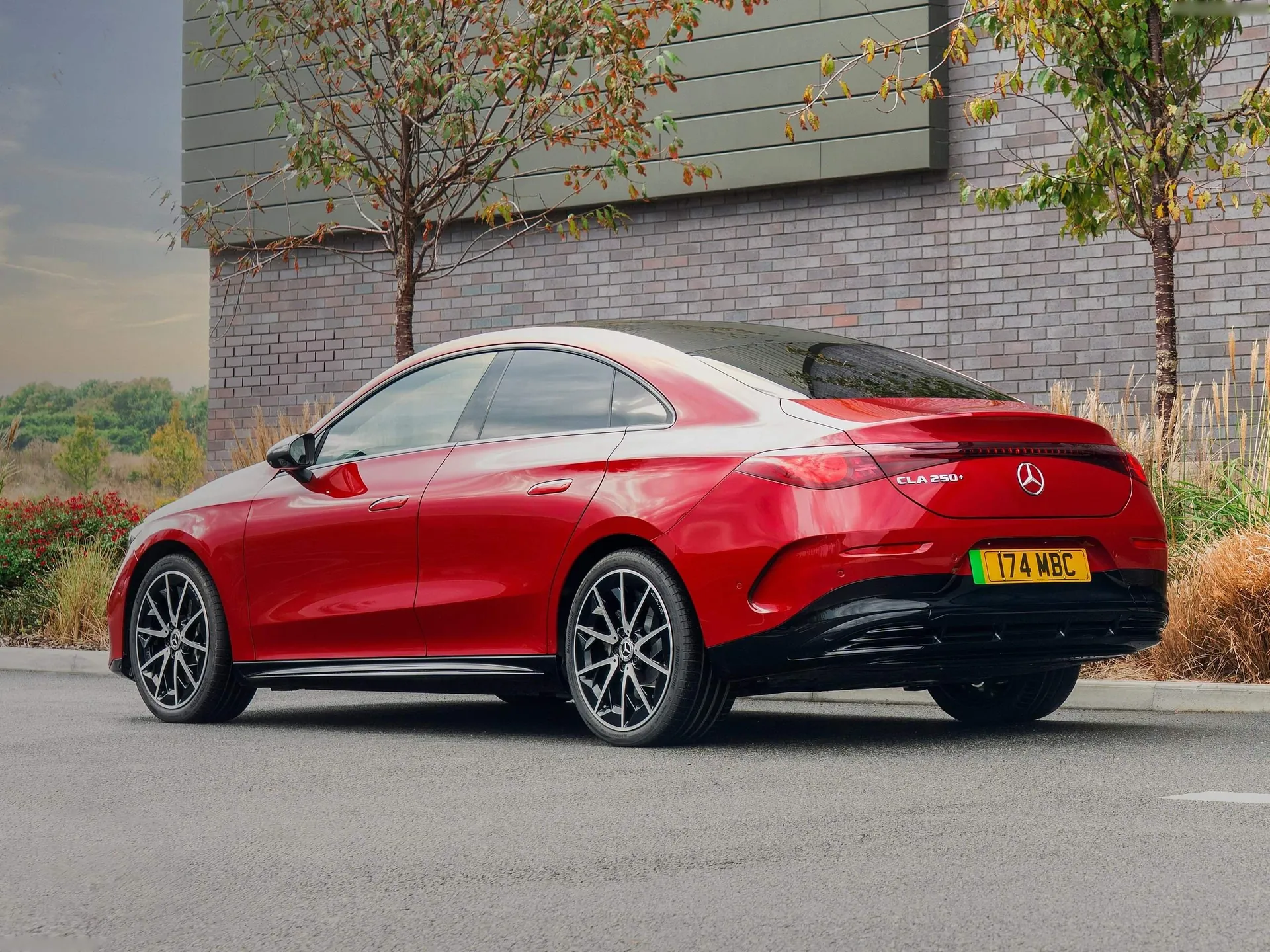 Mercedes-Benz CLA [UK] (2026) – zadní tříčtvrteční pohled