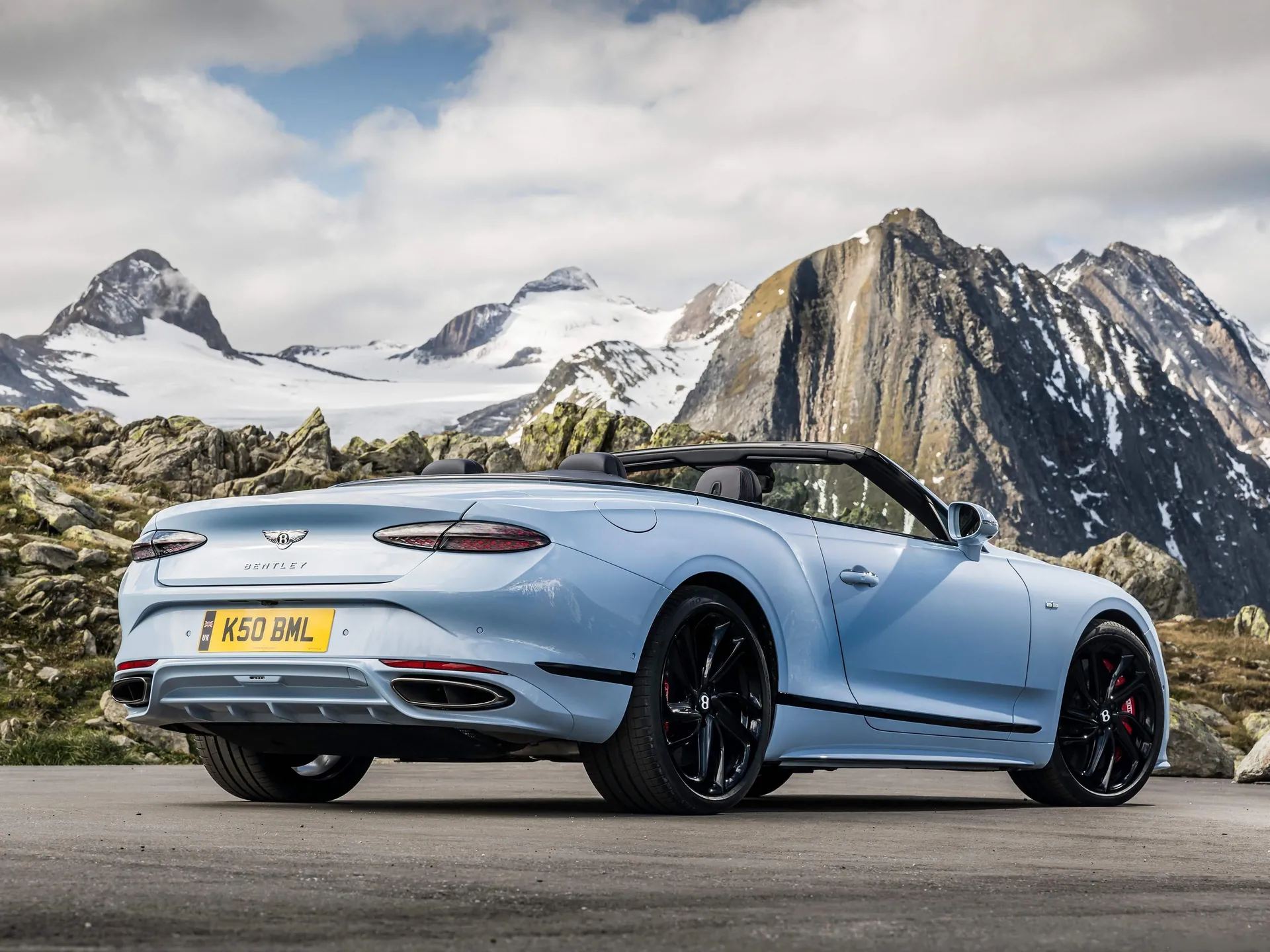 Bentley Continental GTC Speed (2025) – zadní tříčtvrteční pohled
