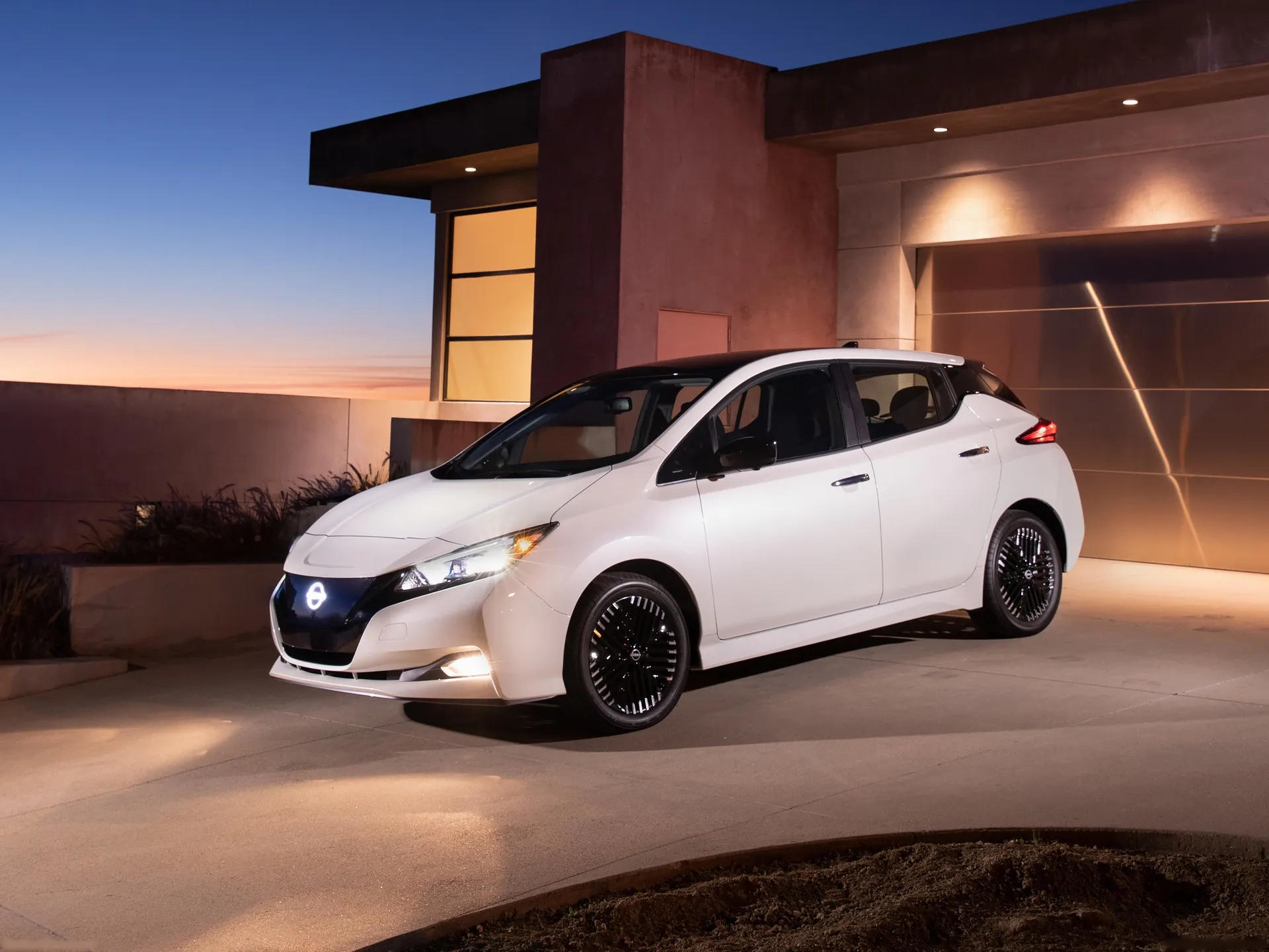 Nissan Leaf [US] (2023)