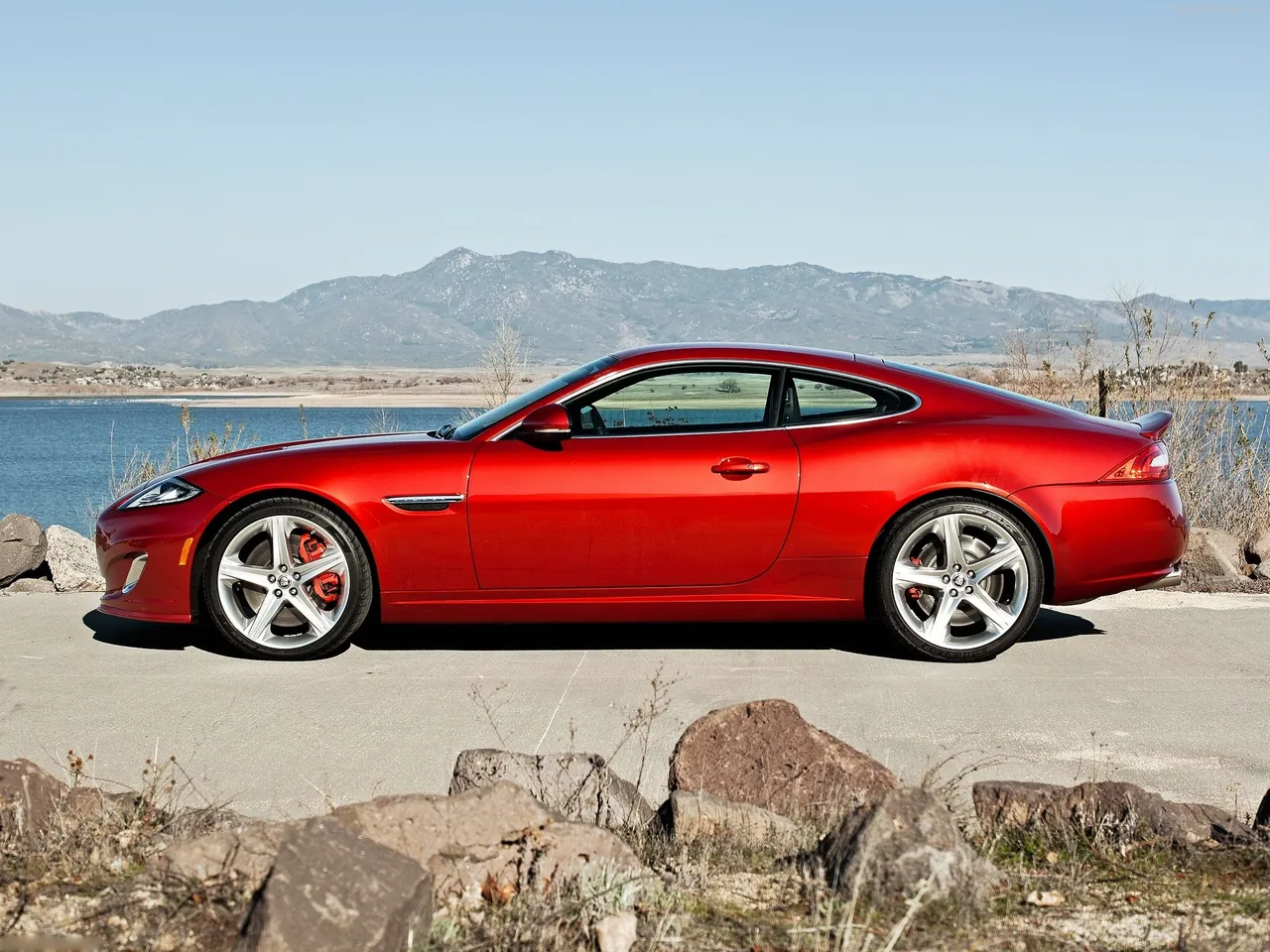 Jaguar XKR (2012) – boční profil