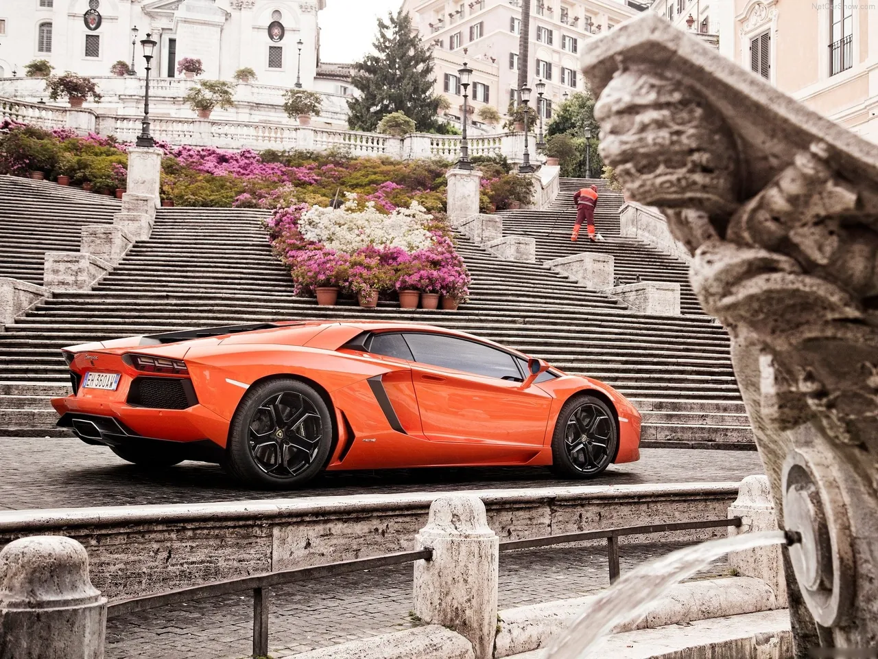 Lamborghini Aventador LP700-4 (2012) – zadní tříčtvrteční pohled