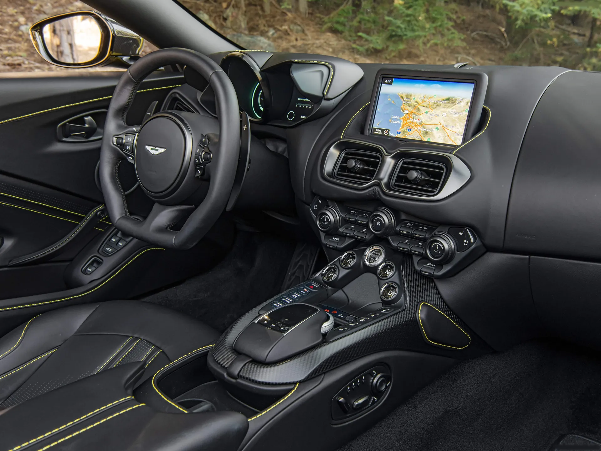 Aston Martin Vantage Roadster (2021) - Interior