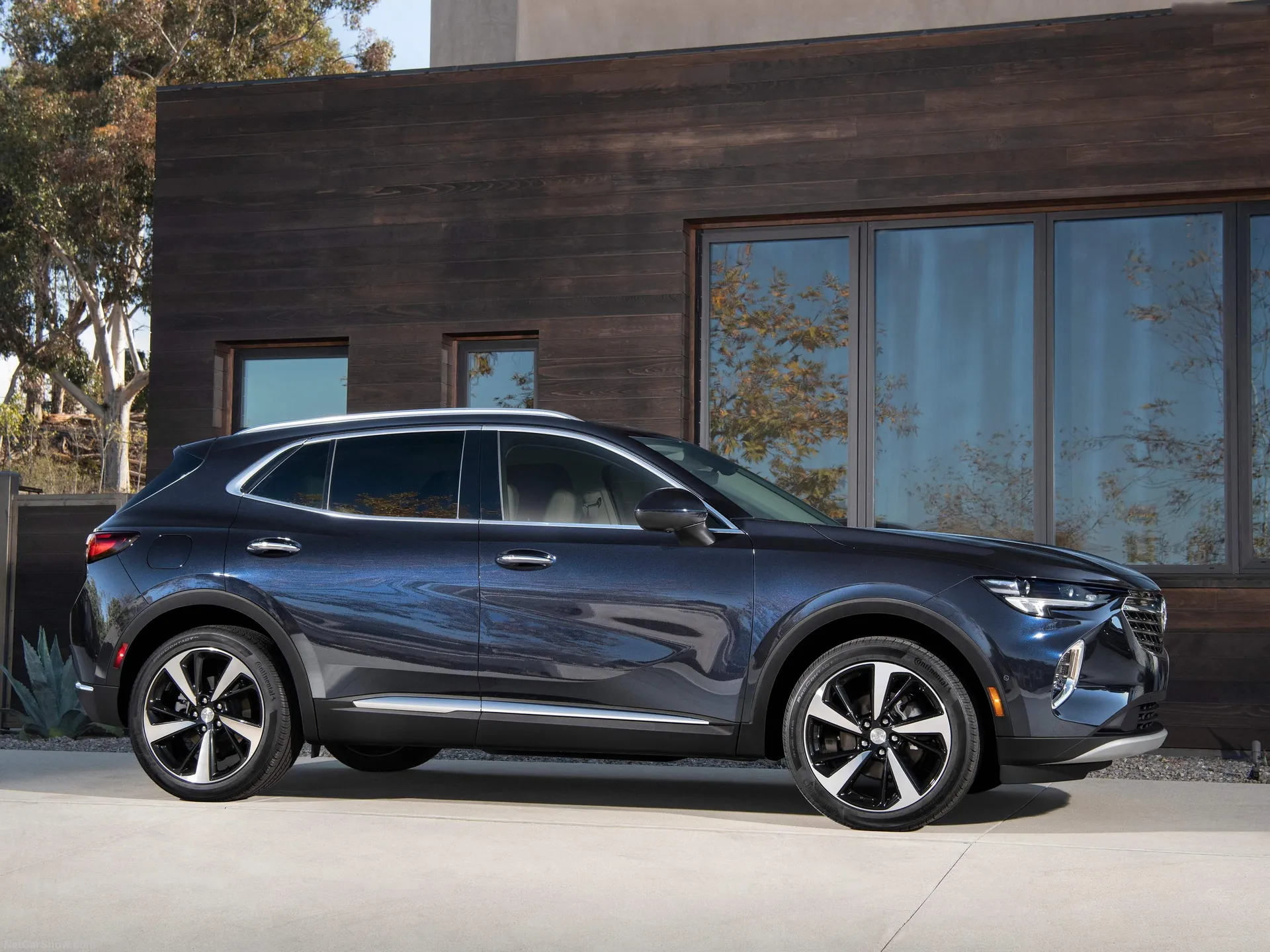 Buick Envision (2021) – boční profil