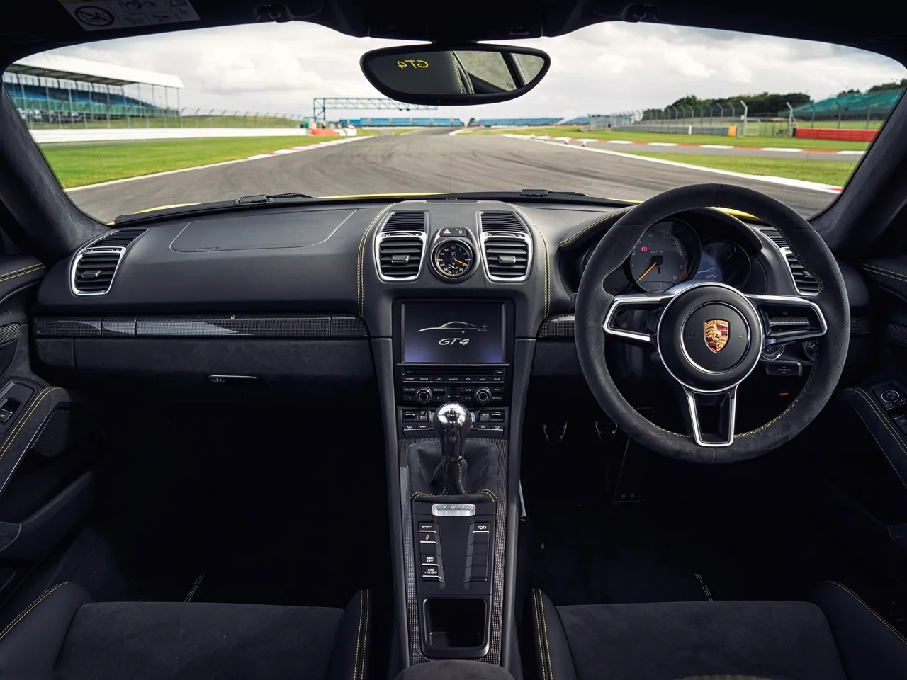 Porsche Cayman GT4 (2016) – interiér