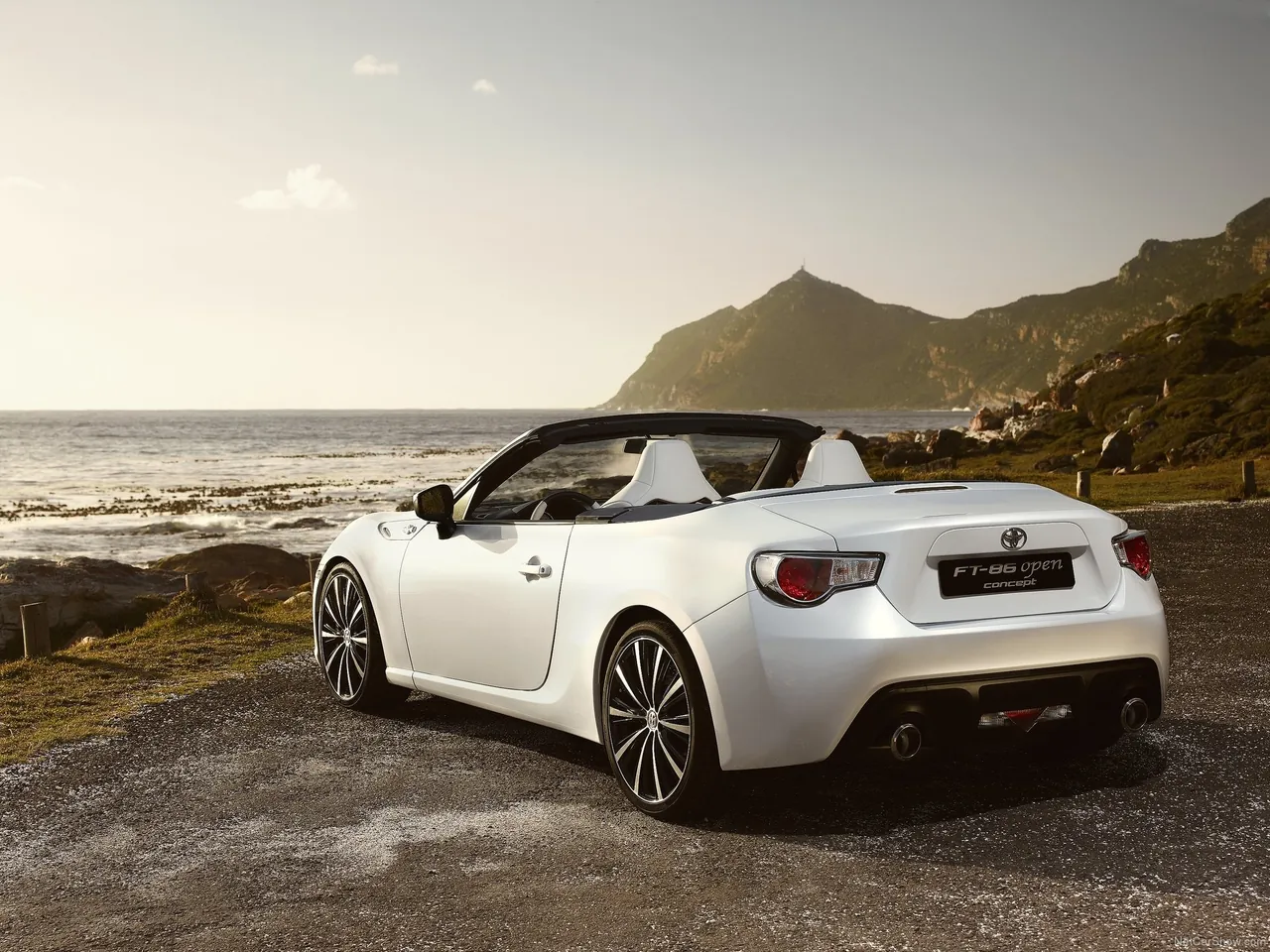 Toyota FT-86 Open Concept (2013) - Rear Three-Quarter