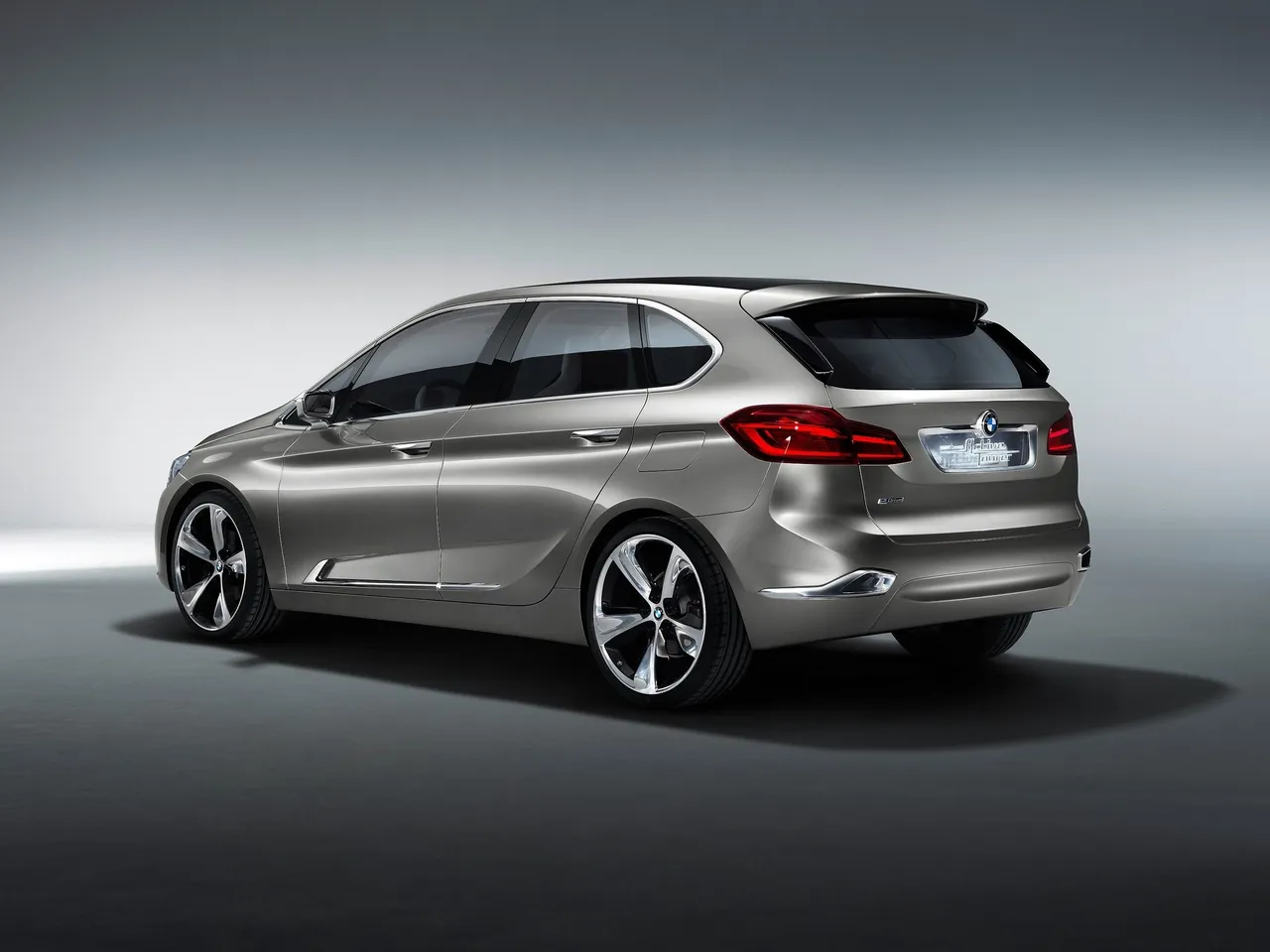 BMW Active Tourer Concept (2012) – zadní tříčtvrteční pohled