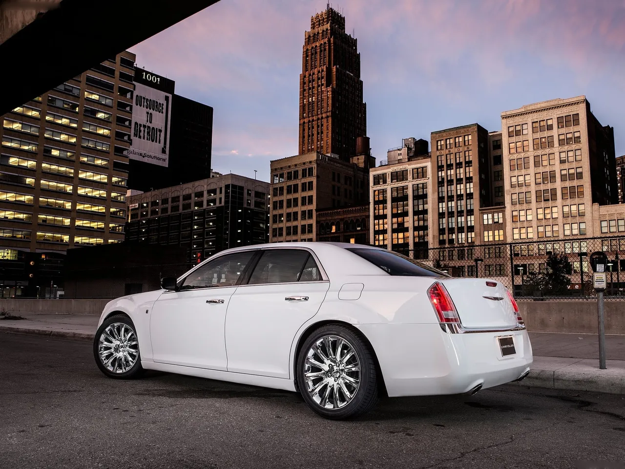 Chrysler 300 Motown Edition (2013) – zadní tříčtvrteční pohled