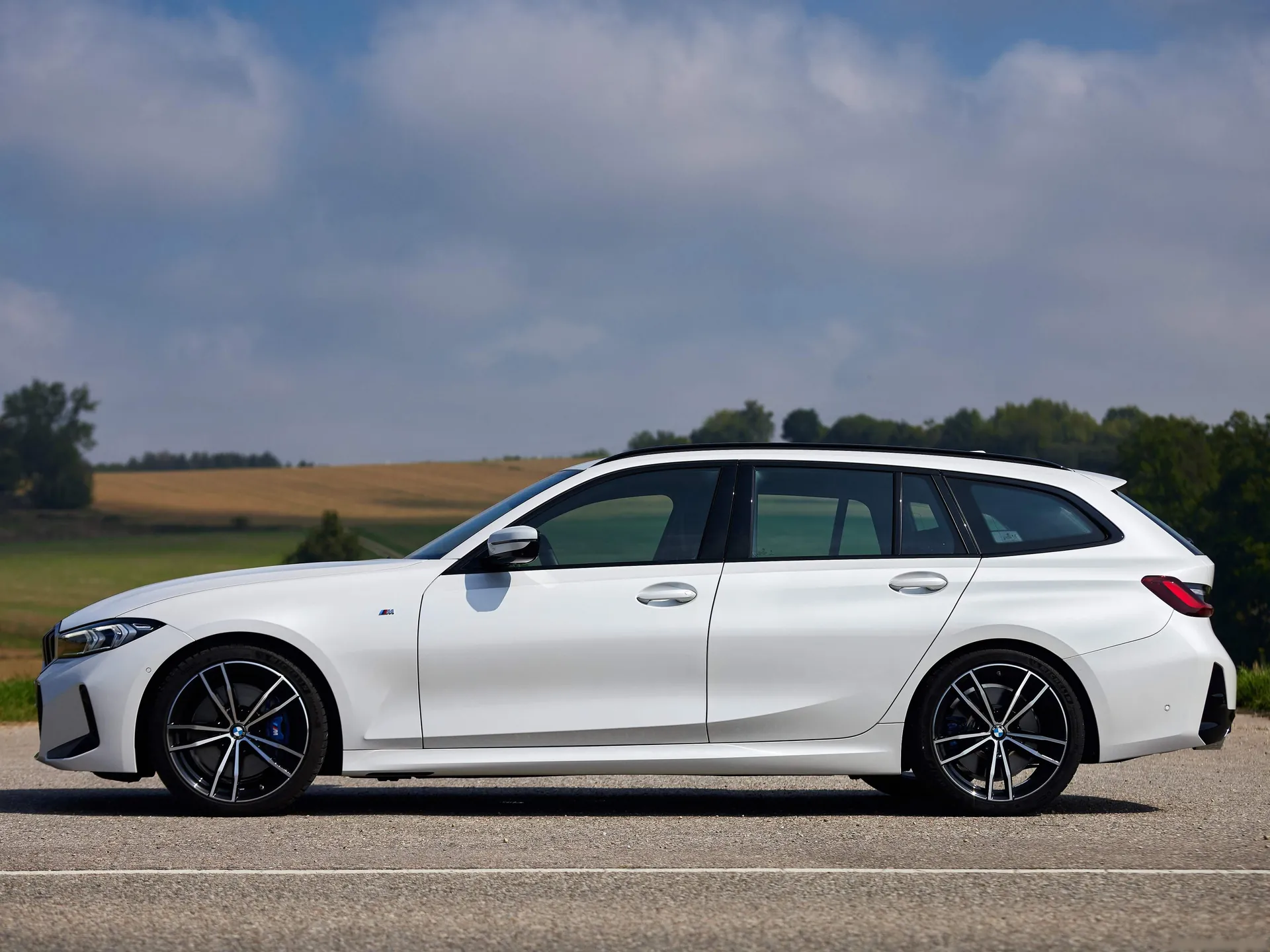 BMW 3-Series Touring (2023) – boční profil