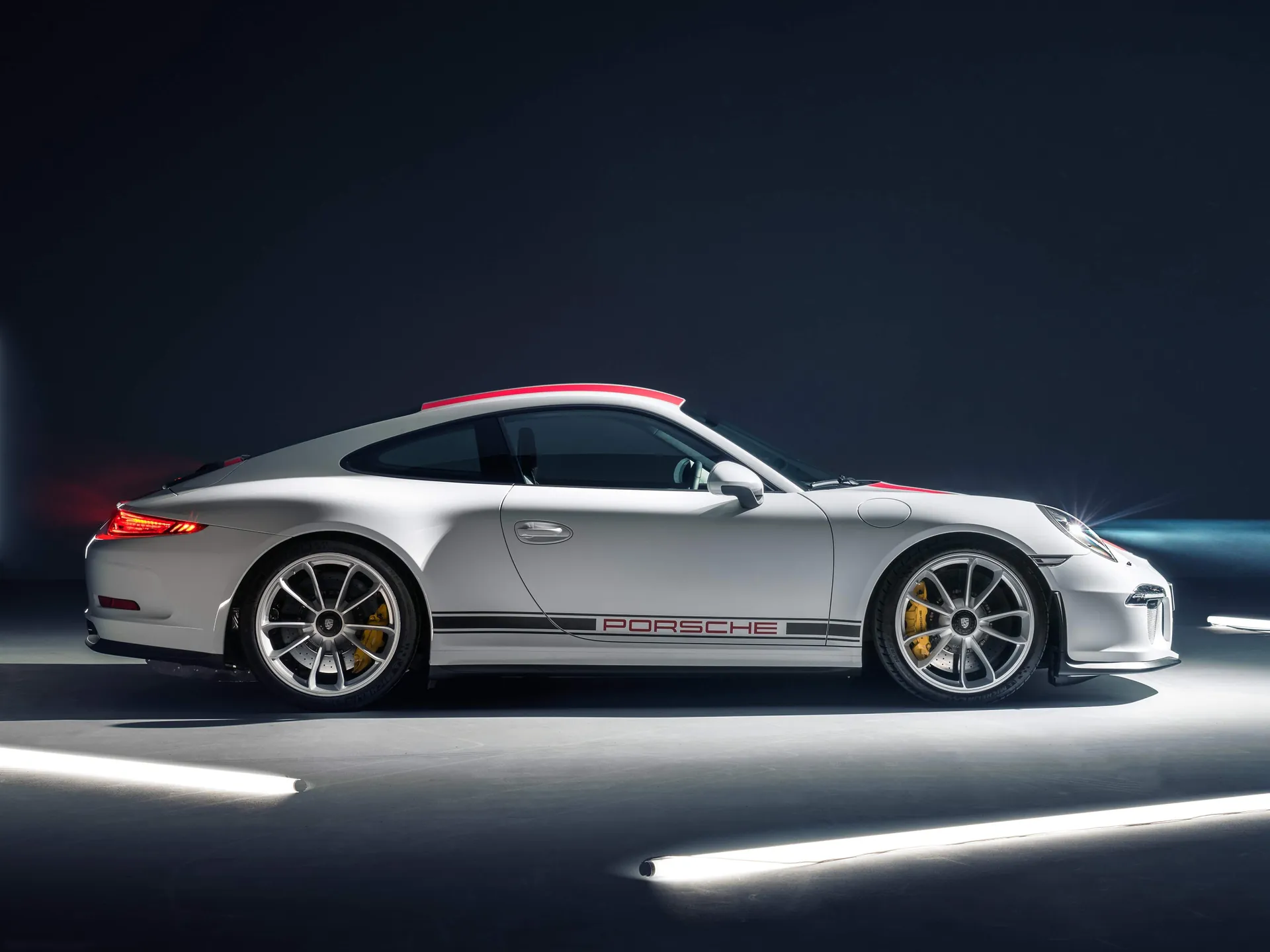 Porsche 911 R (2017) – boční profil