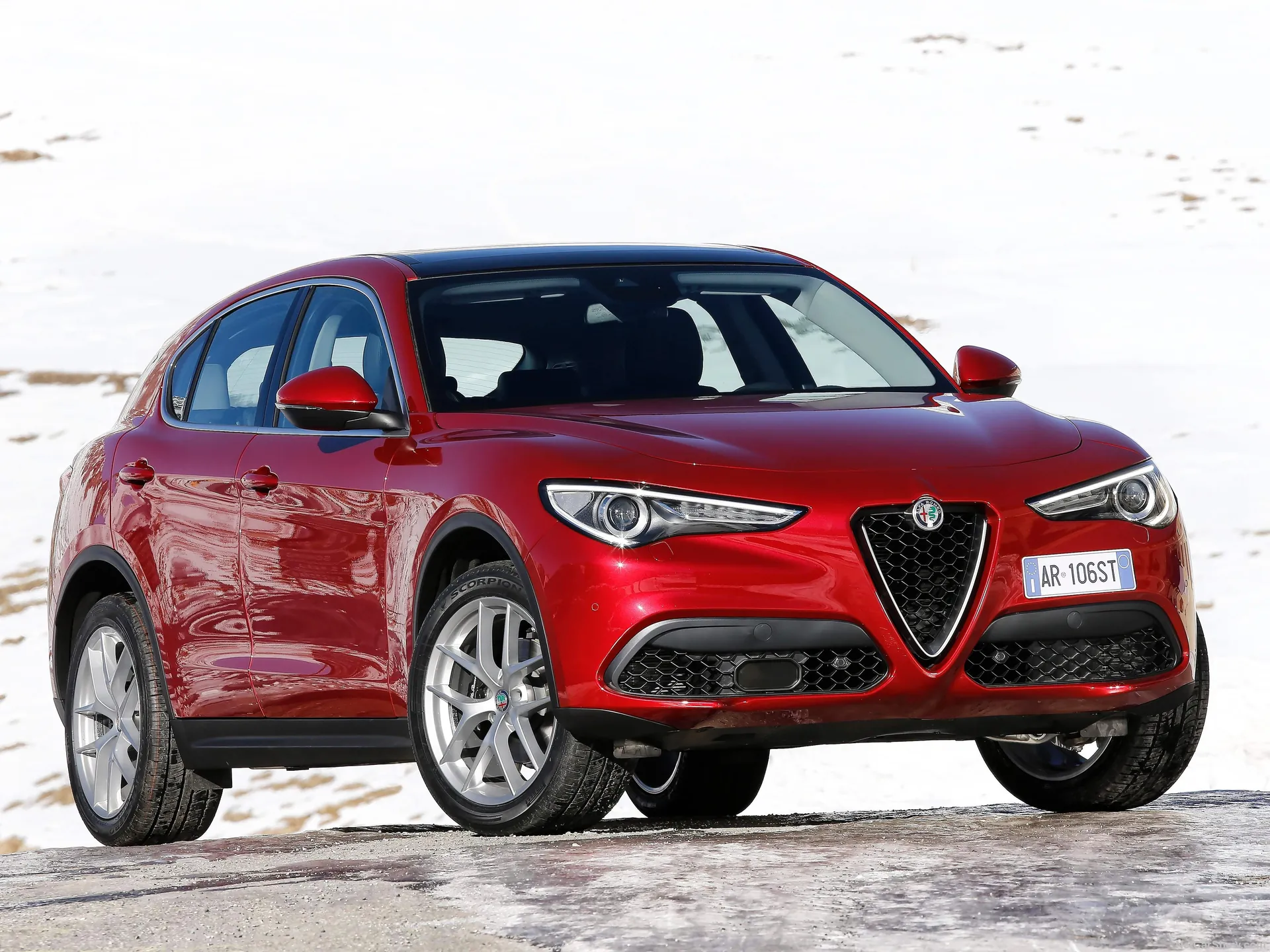 Alfa Romeo Stelvio (2018) - Front Three-Quarter
