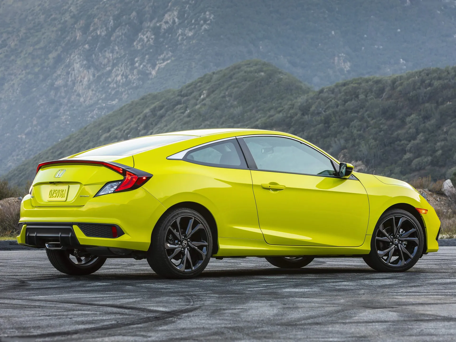 Honda Civic Coupe (2019) – zadní tříčtvrteční pohled