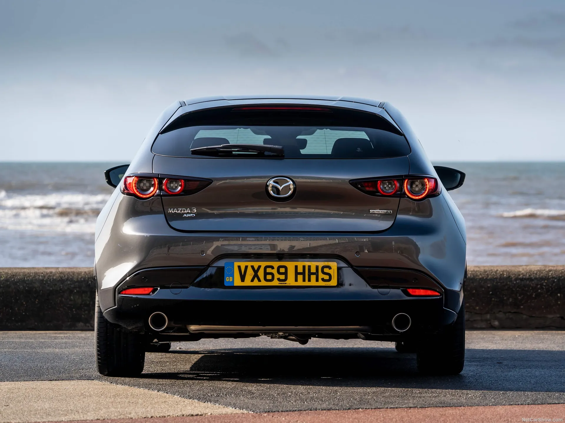Mazda 3 [UK] (2019) – zezadu
