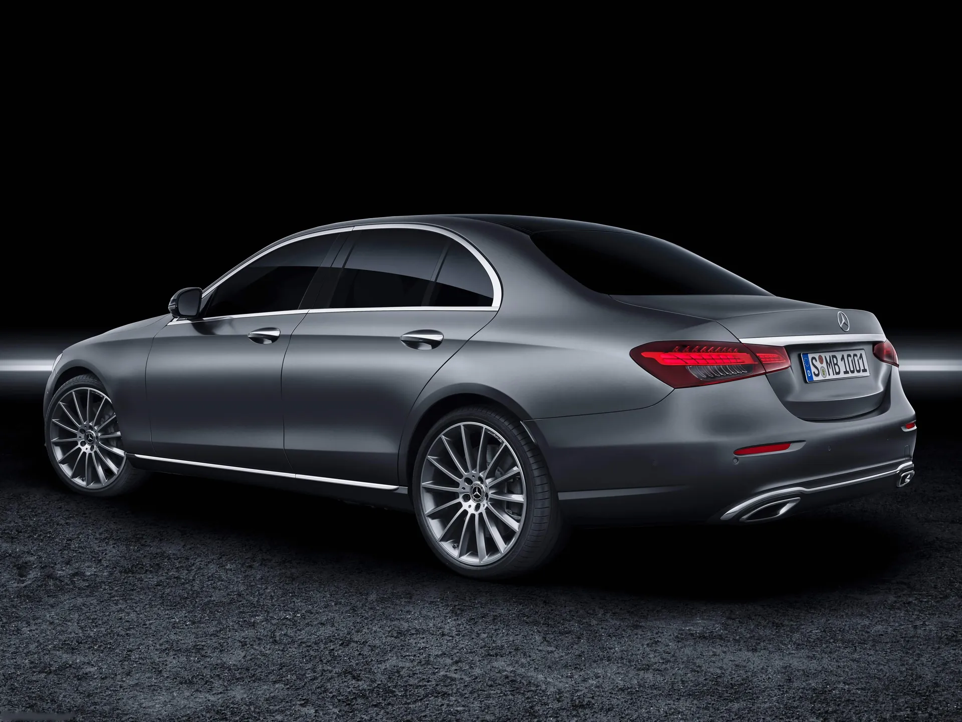 Mercedes-Benz E-Class (2021) – zadní tříčtvrteční pohled