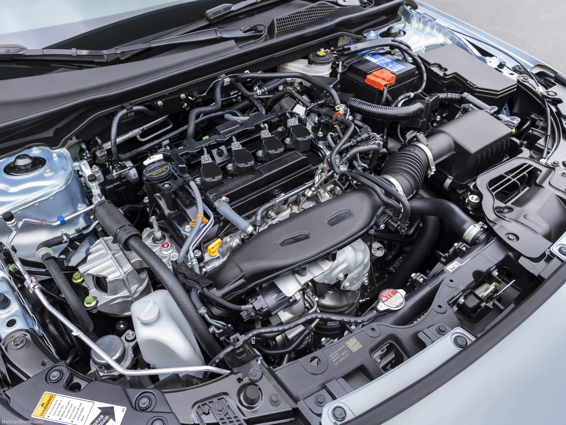 Honda Civic Sedan (2022) – motorový prostor