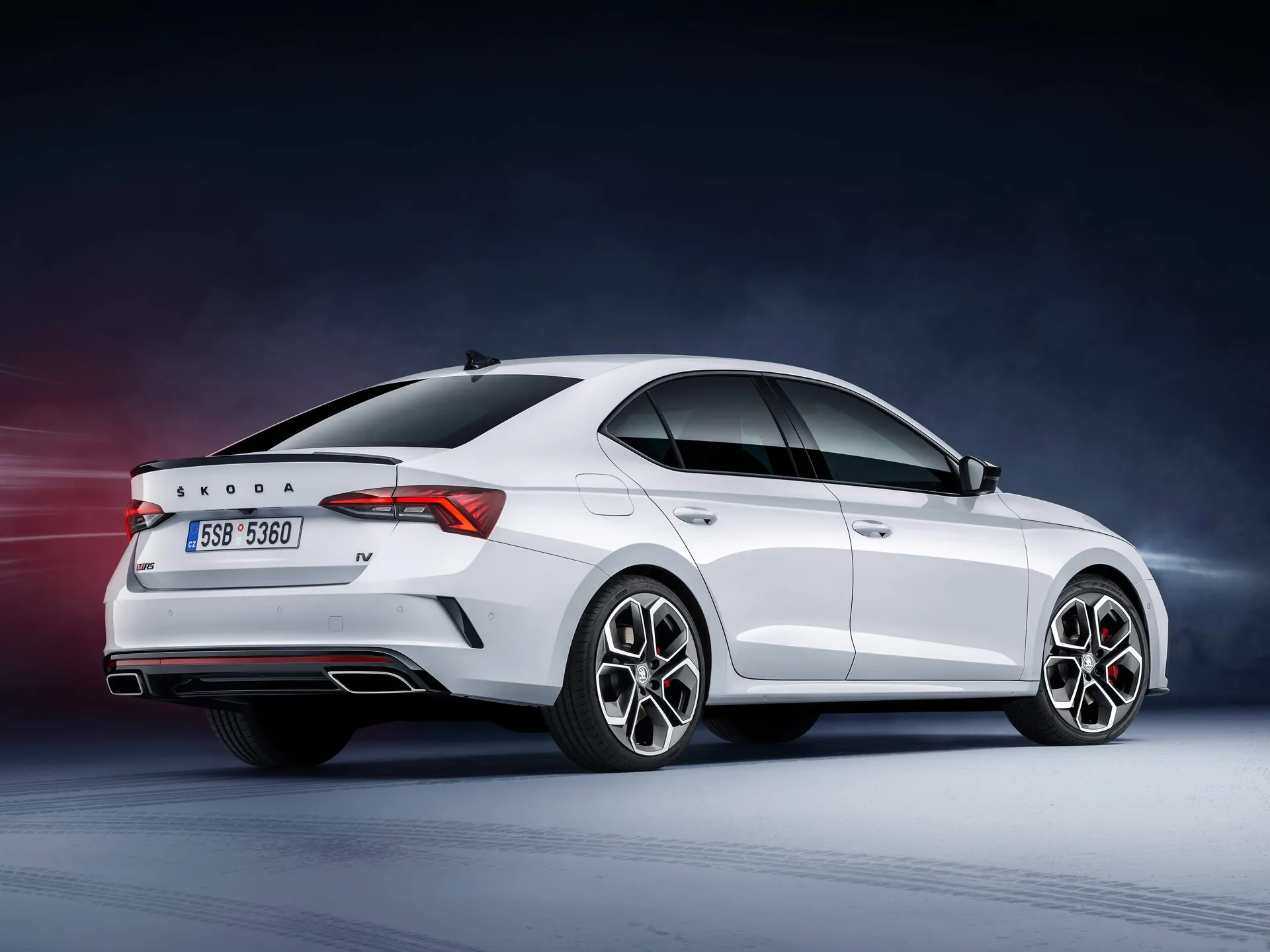 Skoda Octavia RS iV (2020) – zadní tříčtvrteční pohled