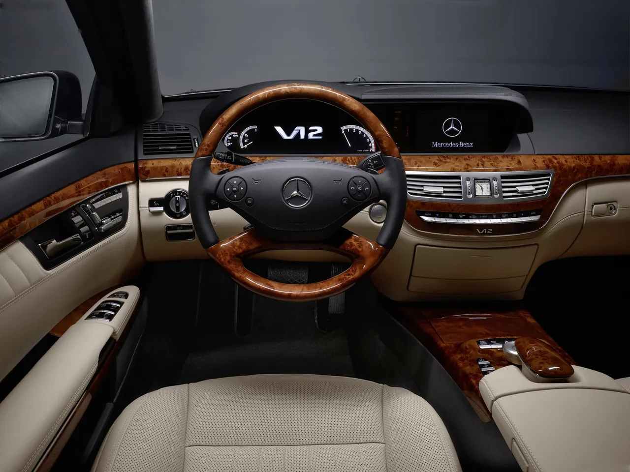 Mercedes-Benz S-Class (2010) - Interior