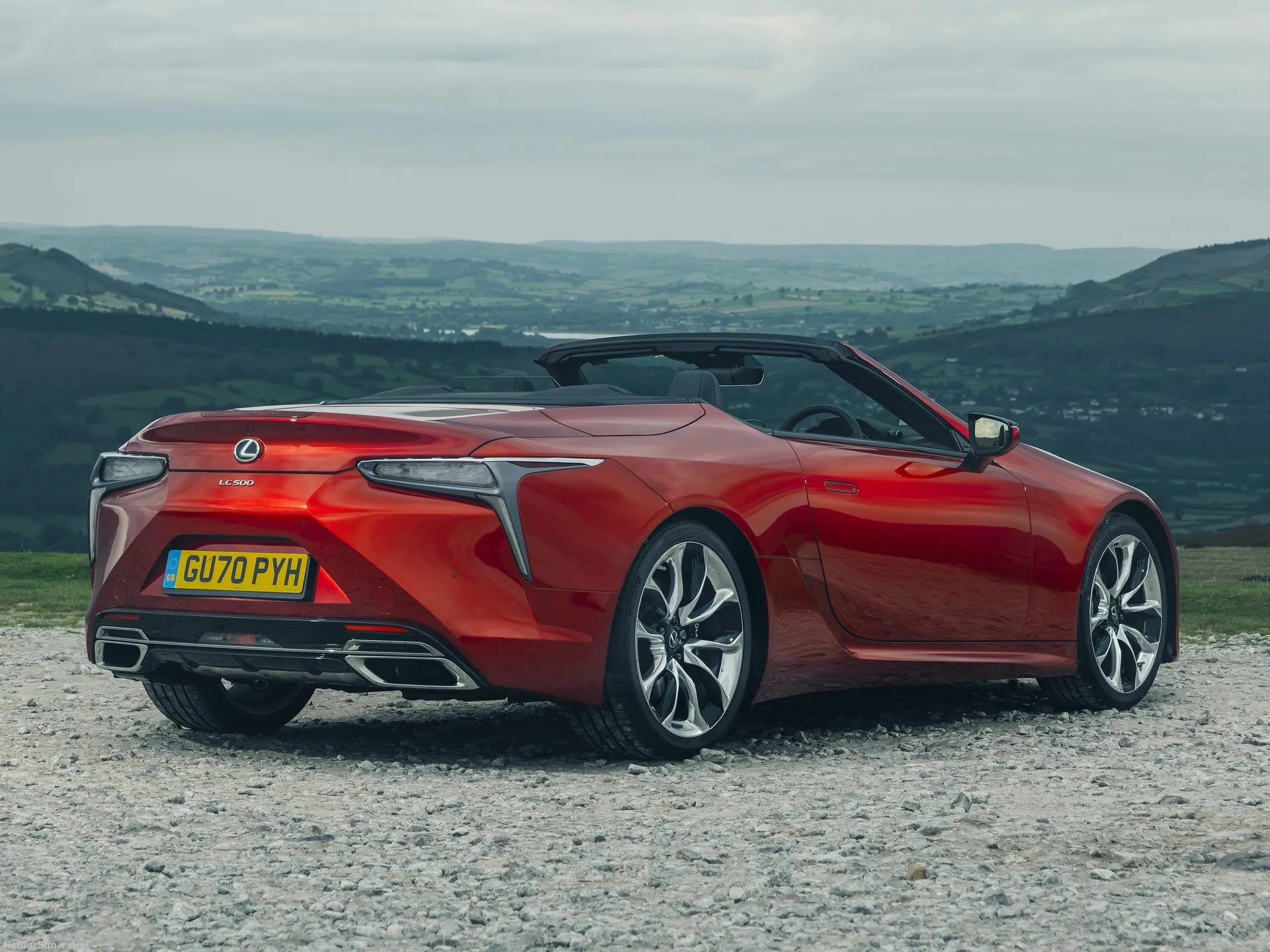 Lexus LC Convertible [UK] (2021) – zadní tříčtvrteční pohled