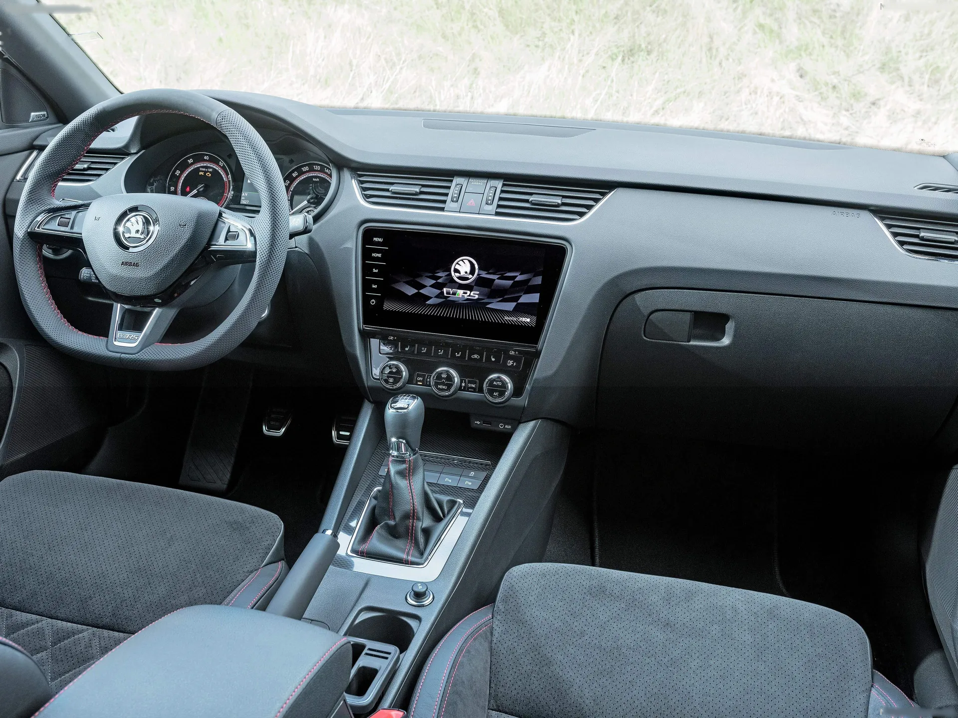 Skoda Octavia RS (2017) – interiér