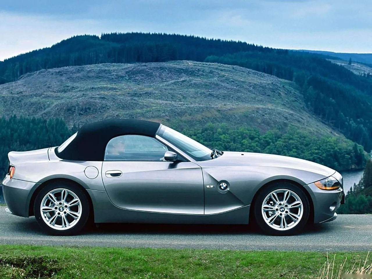 BMW Z4 2.5i (2003) – boční profil