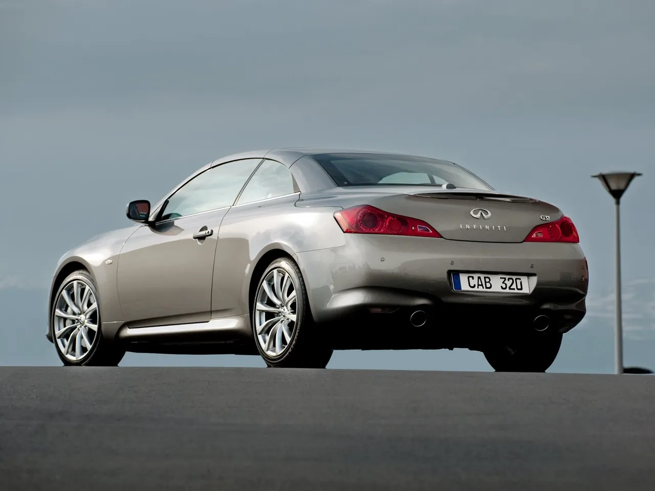 Infiniti G37 Convertible (2009) – zadní tříčtvrteční pohled