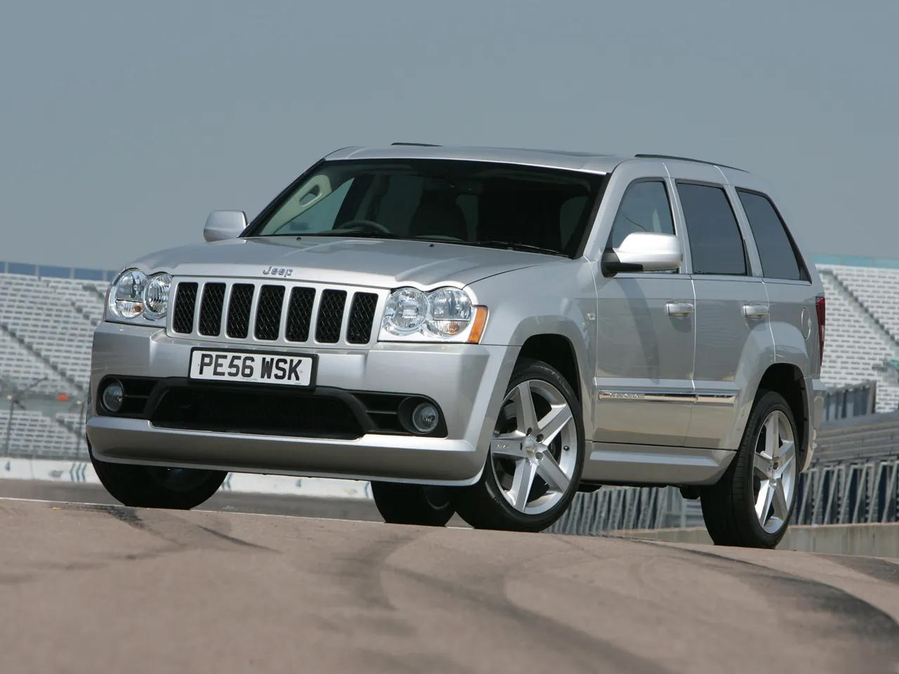Jeep Grand Cherokee SRT-8 [UK] (2007)
