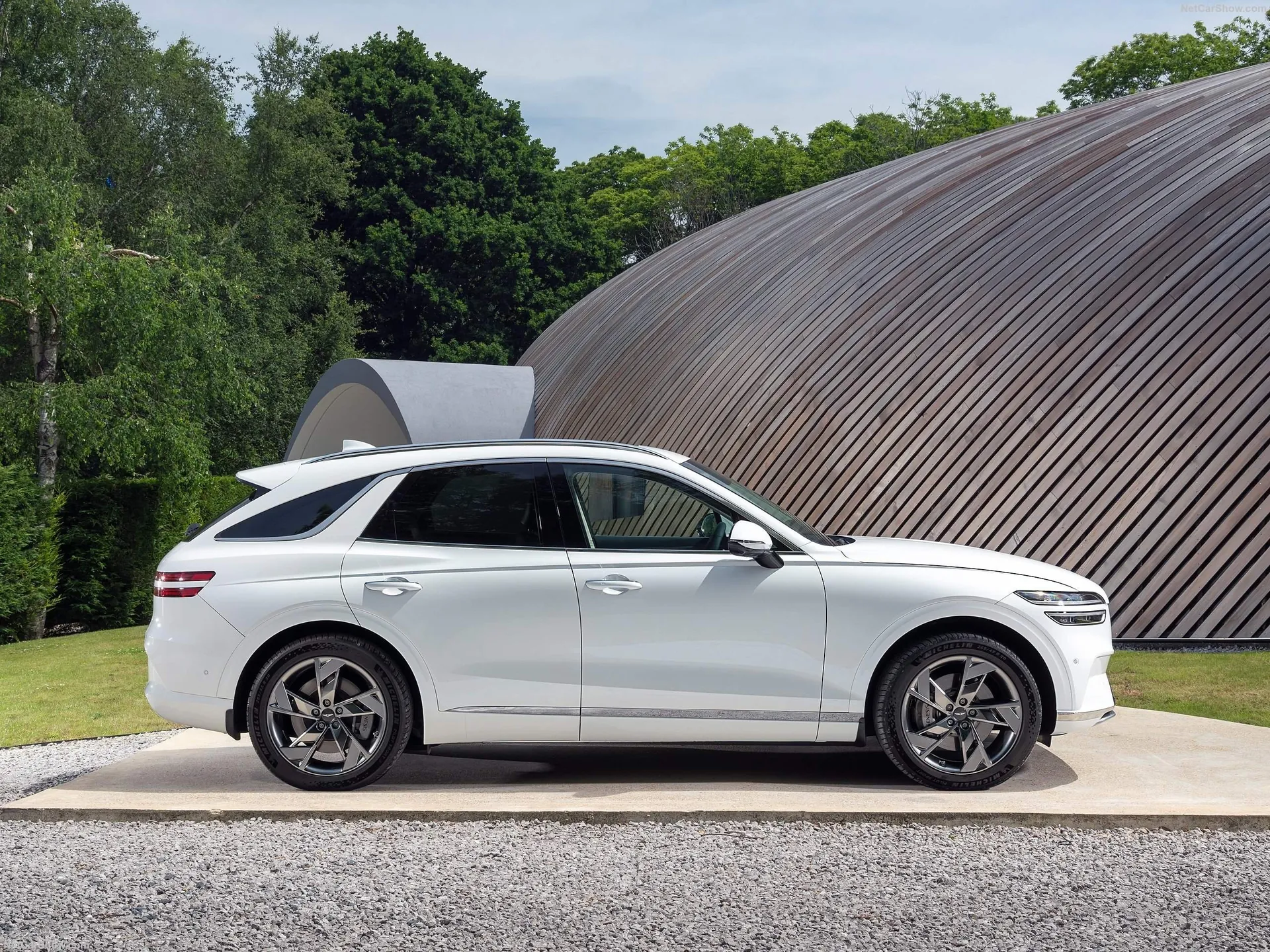 Genesis Electrified GV70 (2023) – boční profil
