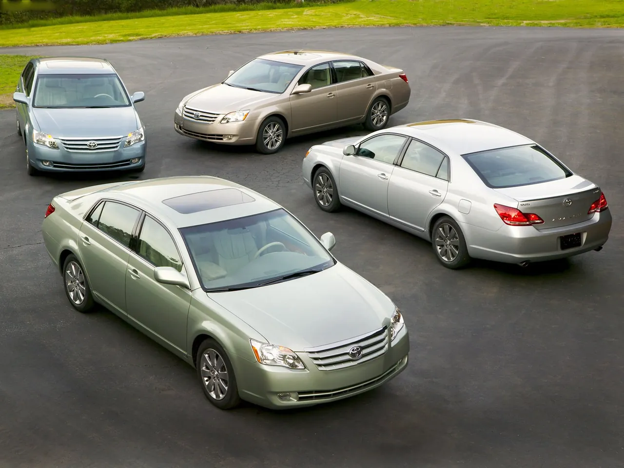 Toyota Avalon Limited (2006) - Group Shot