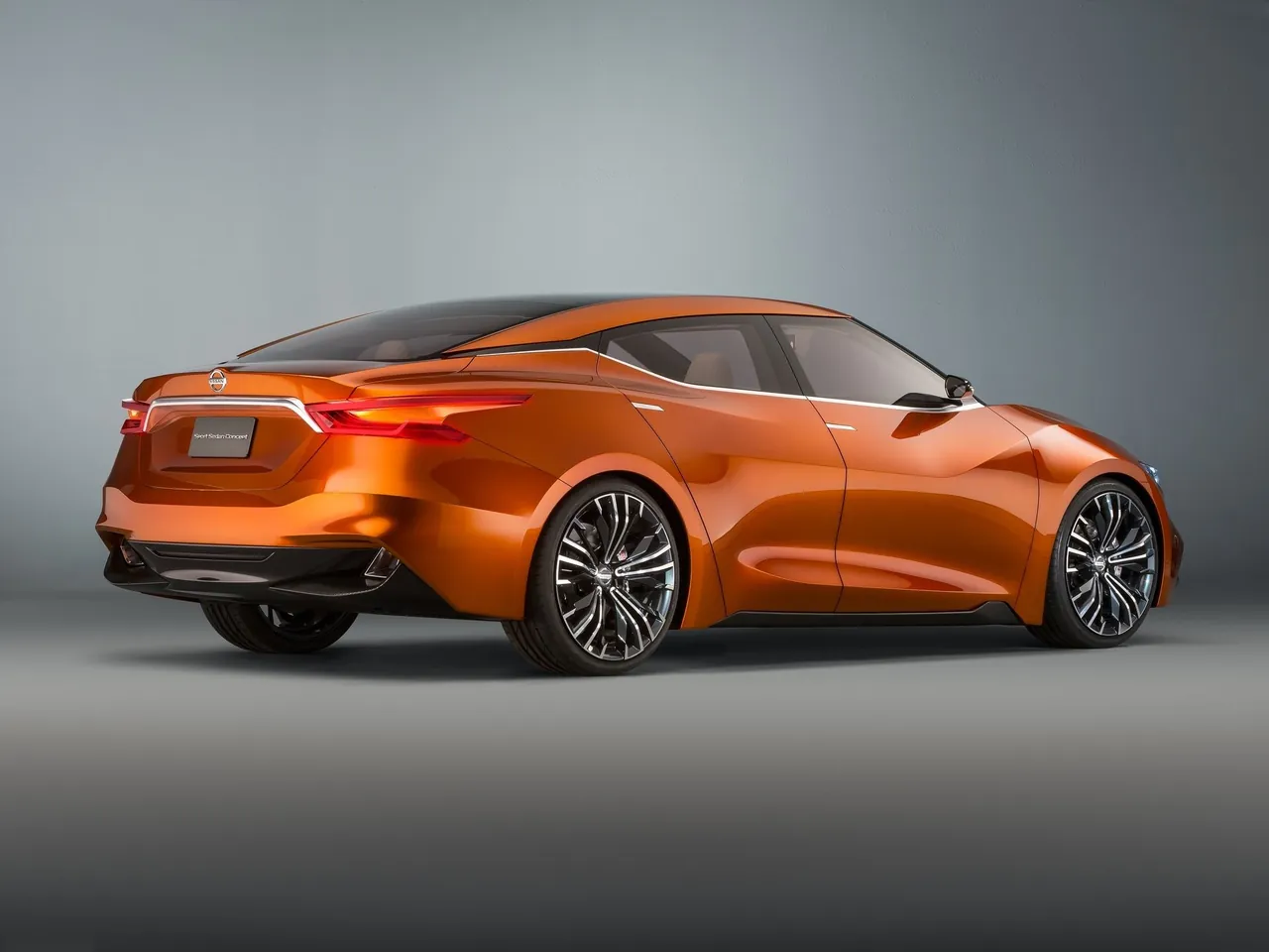 Nissan Sport Sedan Concept (2014) – zadní tříčtvrteční pohled