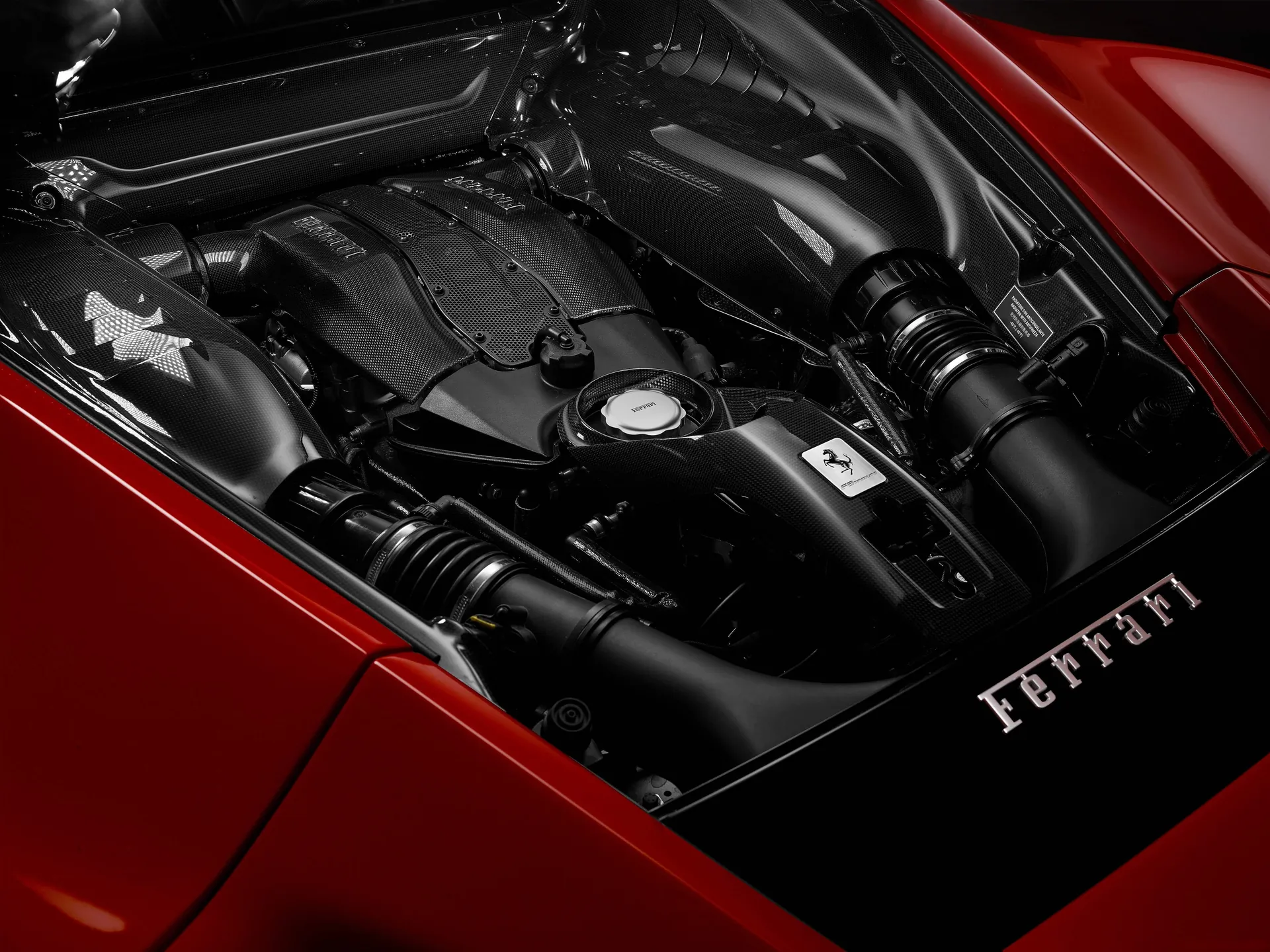 Ferrari F8 Tributo (2020) – motorový prostor