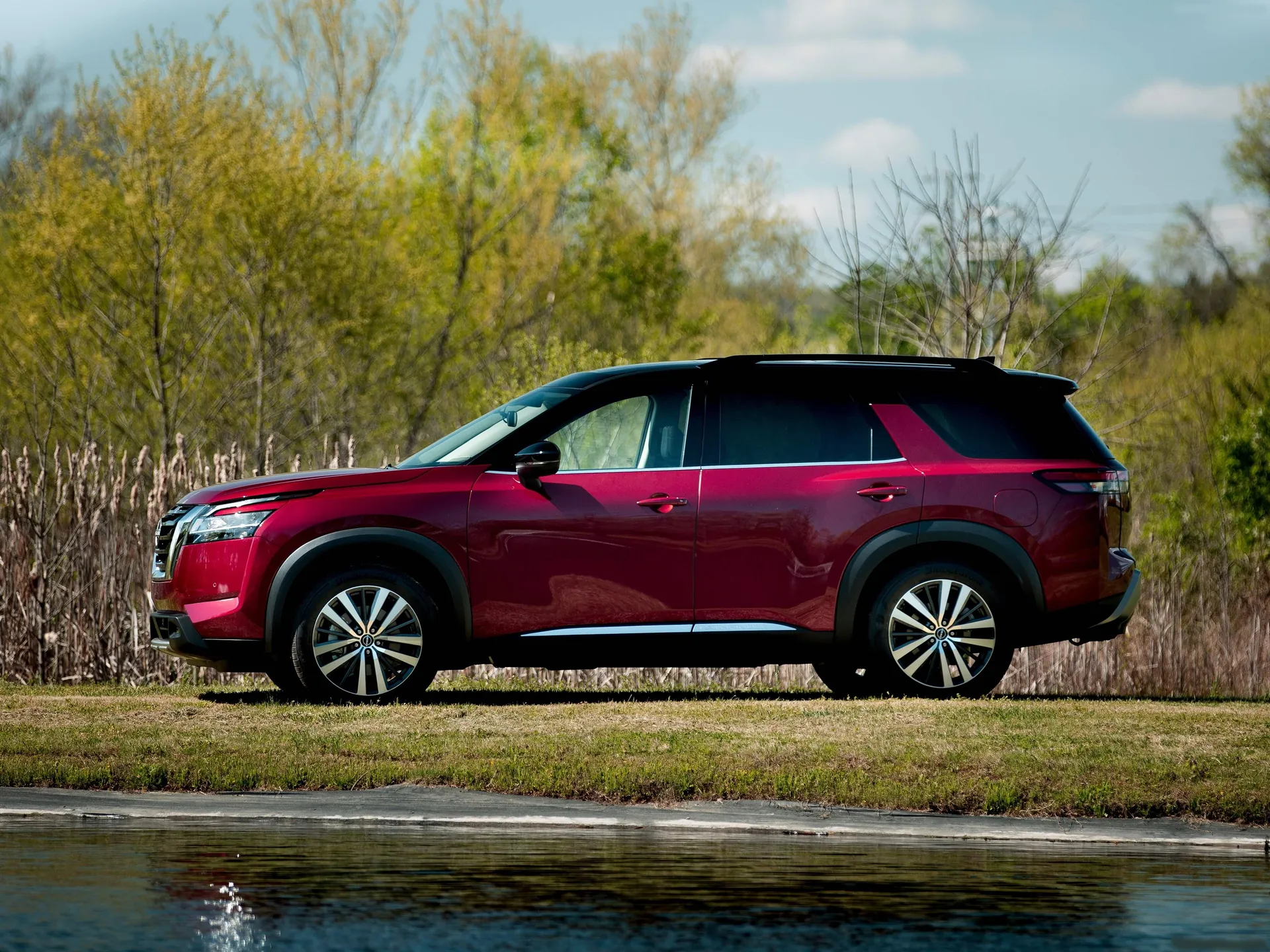 Nissan Pathfinder (2022) – boční profil