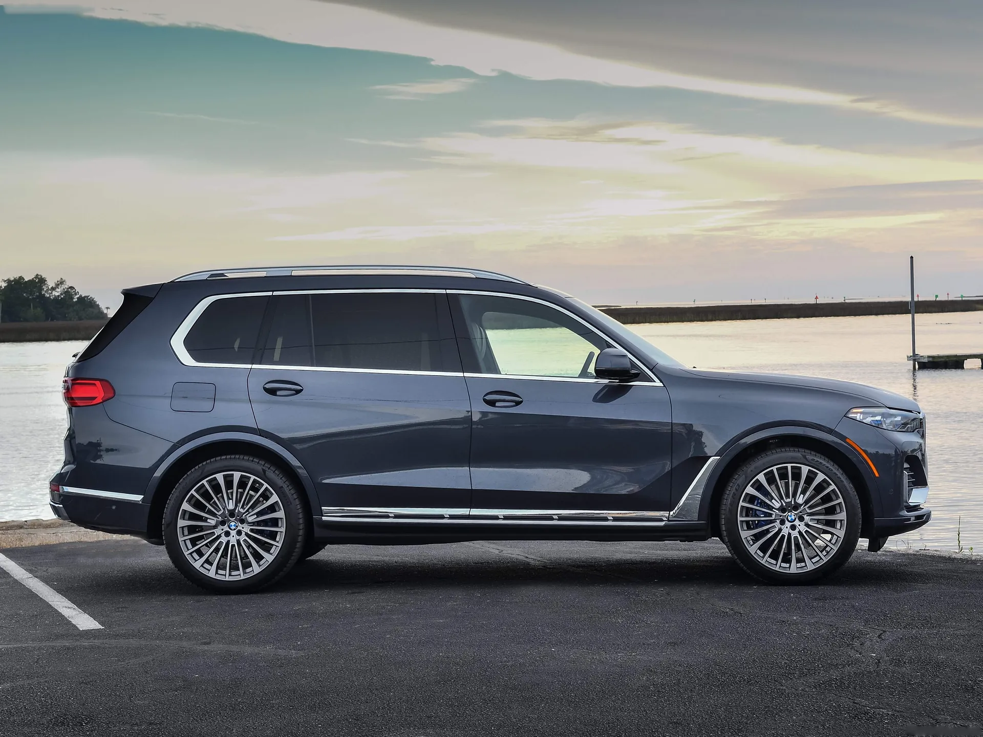 BMW X7 (2019) – boční profil