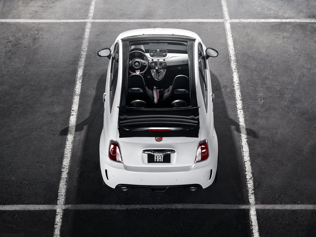 Fiat 500C Abarth (2013) – pohled shora