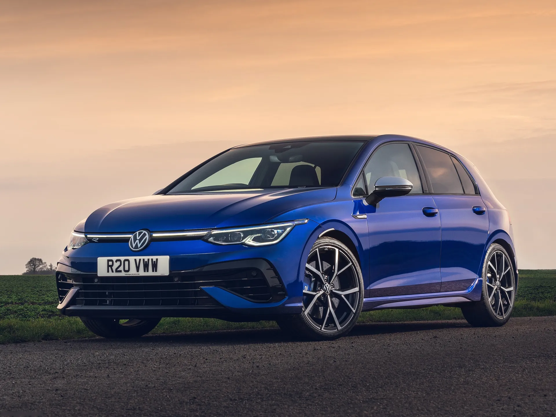 Volkswagen Golf R [UK] (2022)