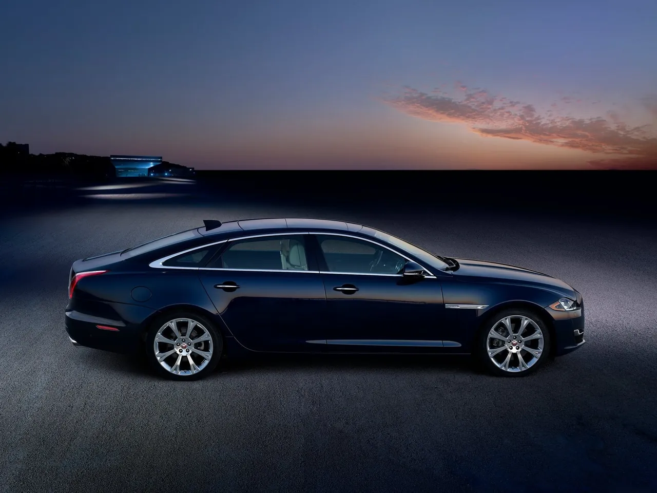 Jaguar XJ (2016) – boční profil