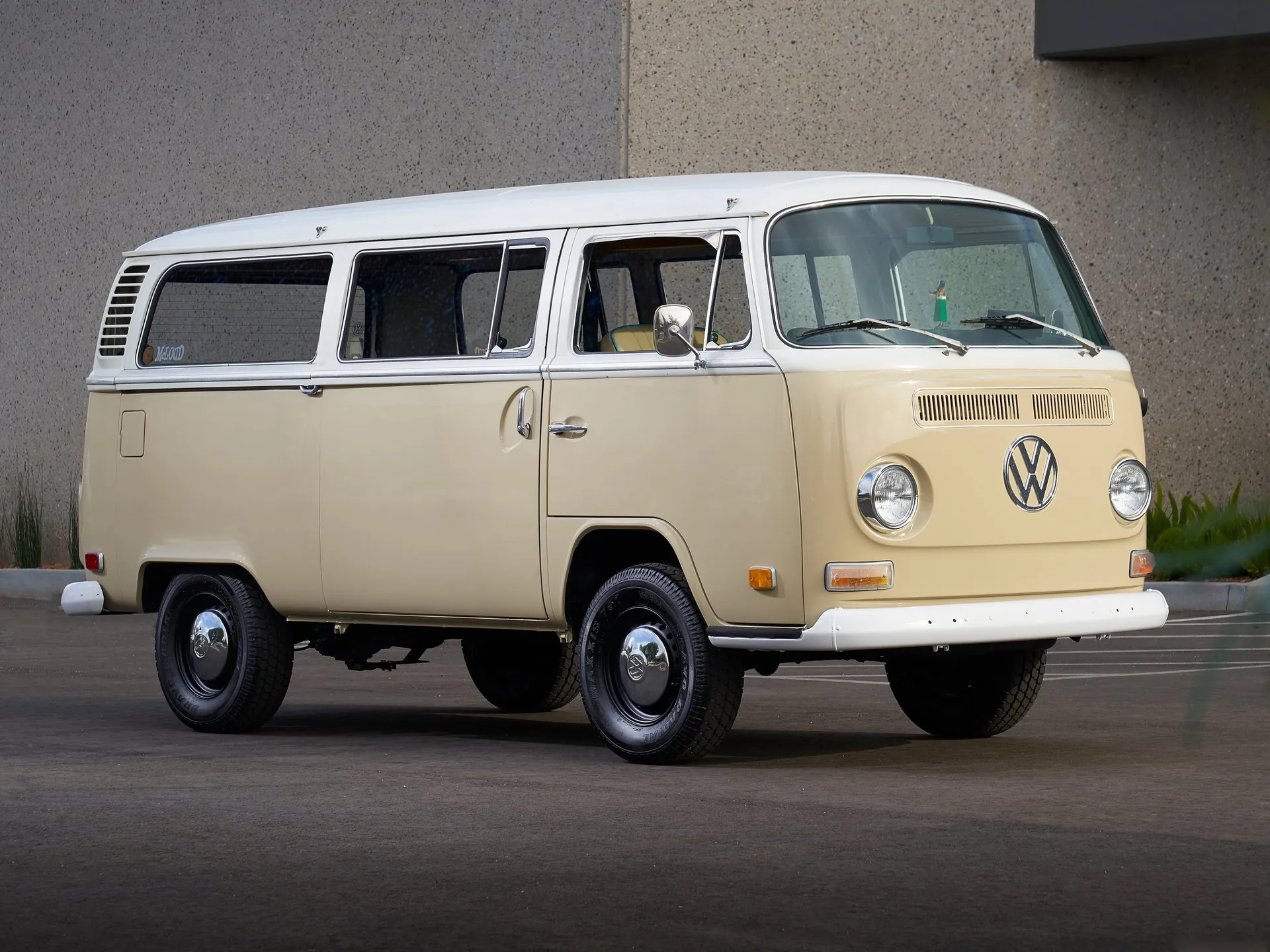 Volkswagen Type 2 Bus Electrified Concept (2019)