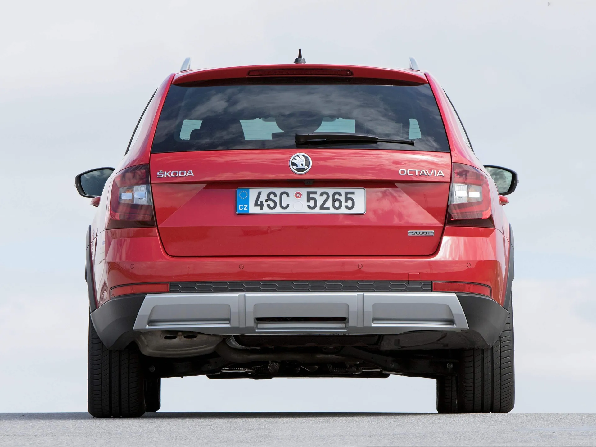 Skoda Octavia Scout (2017) – zezadu
