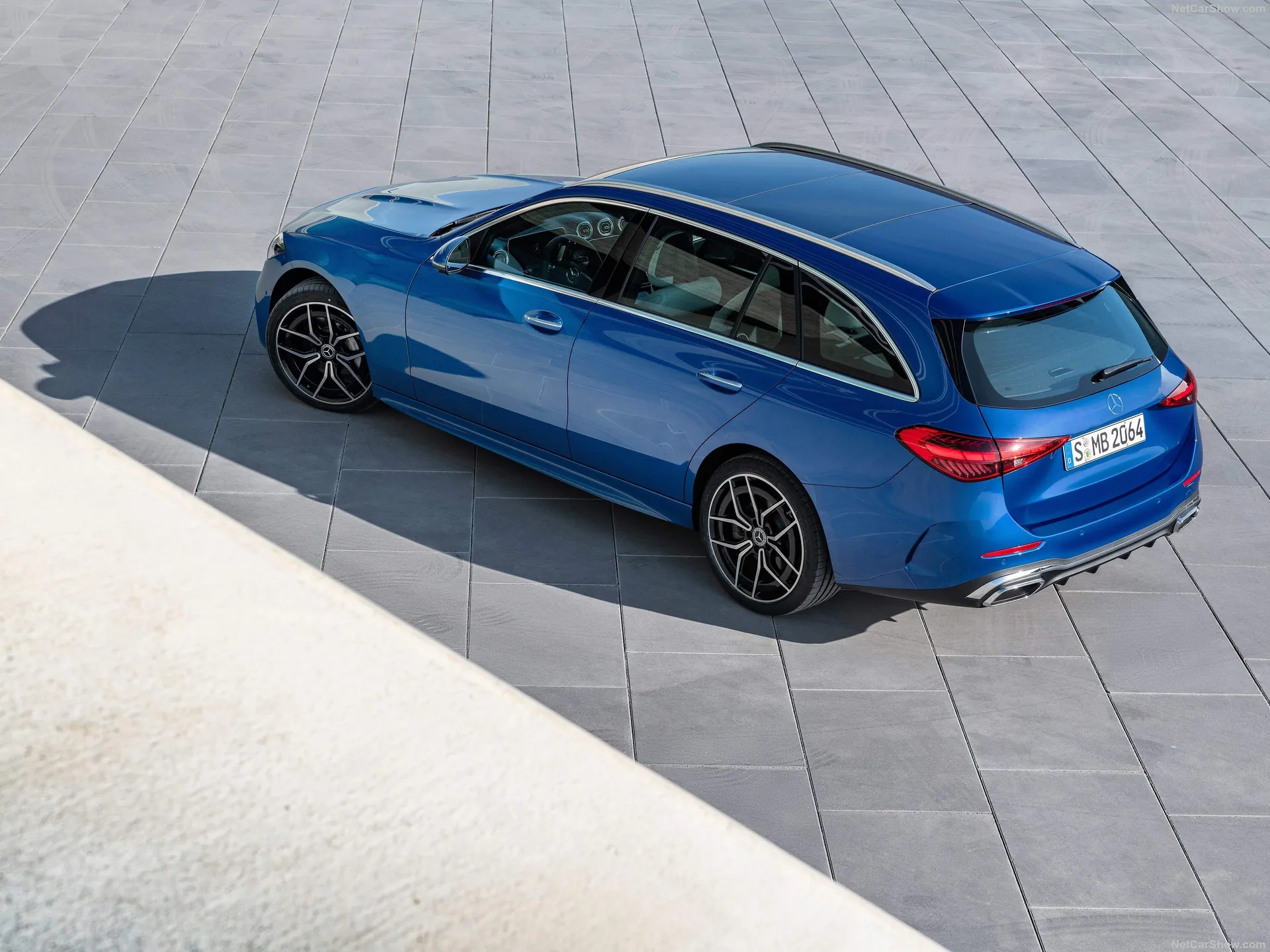 Mercedes-Benz C-Class Estate (2022) – zadní tříčtvrteční pohled