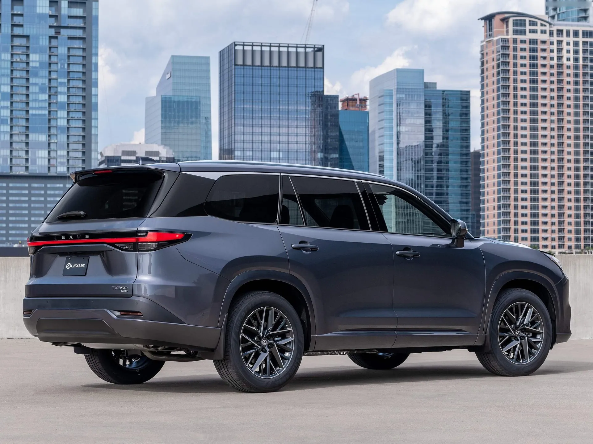 Lexus TX (2024) – zadní tříčtvrteční pohled