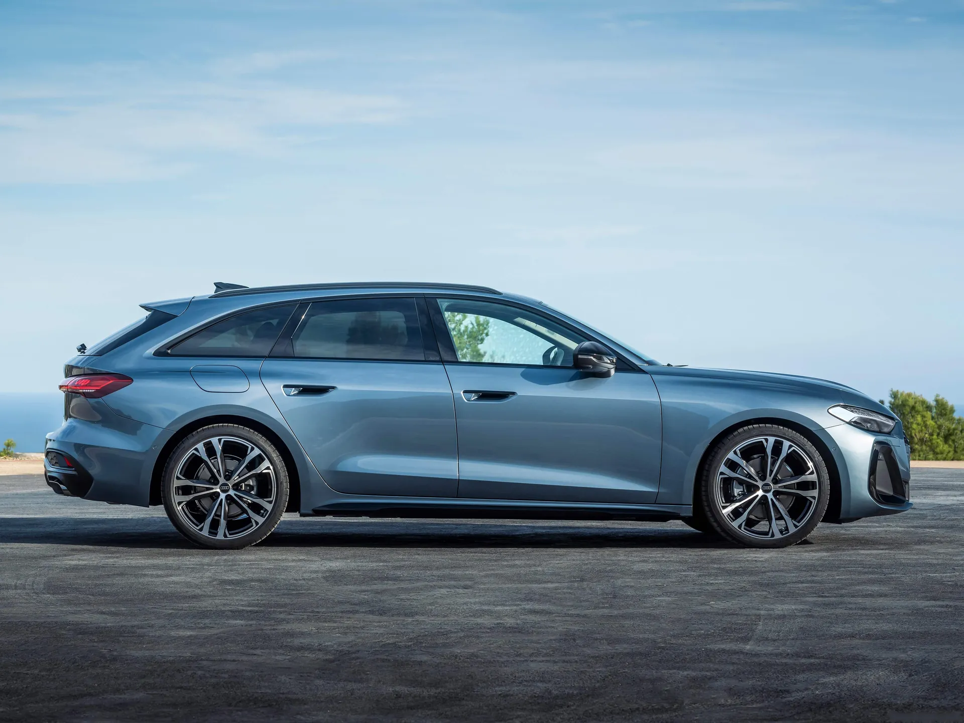 Audi A5 Avant (2025) – boční profil