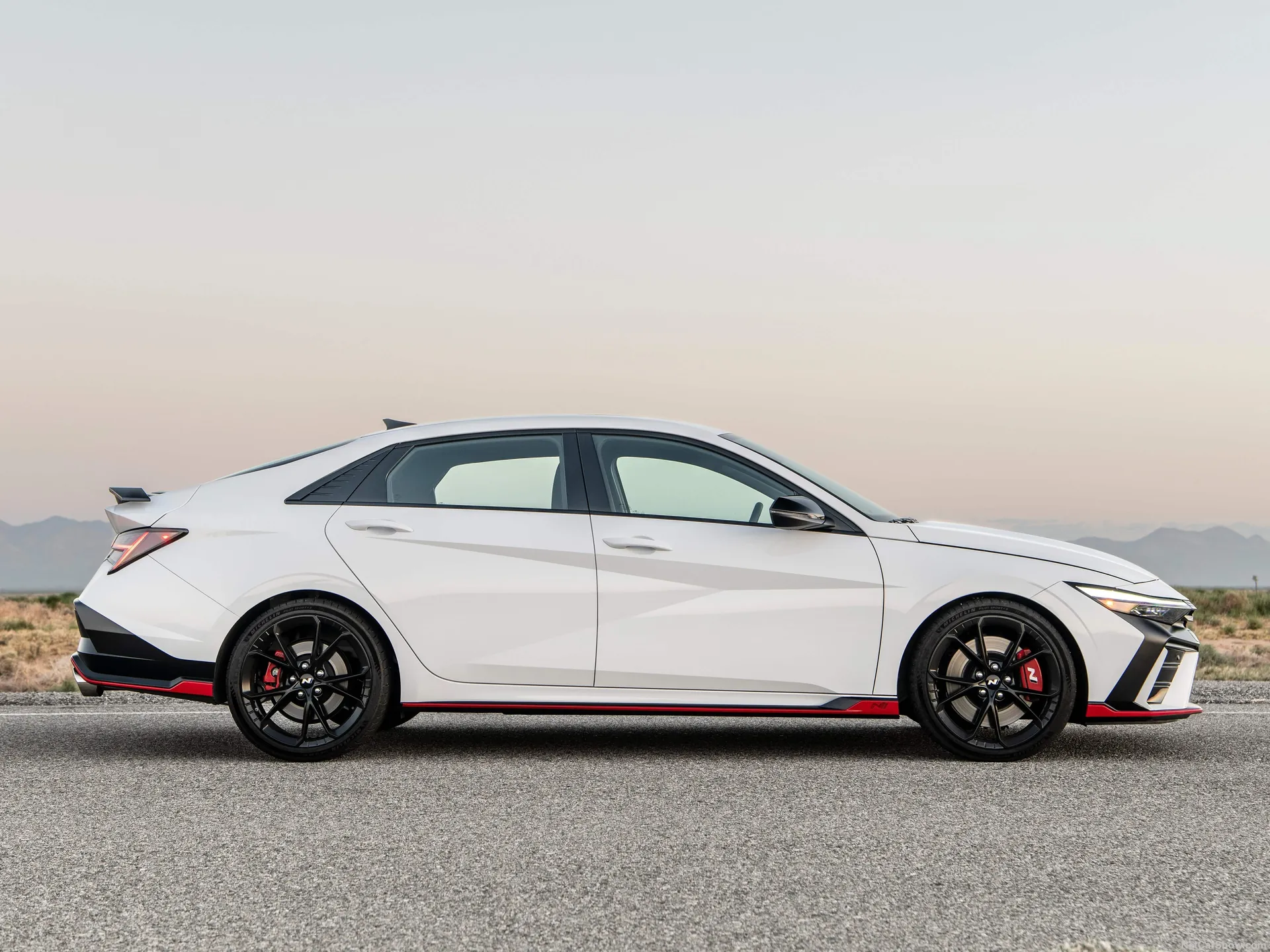 Hyundai Elantra N (2024) – boční profil