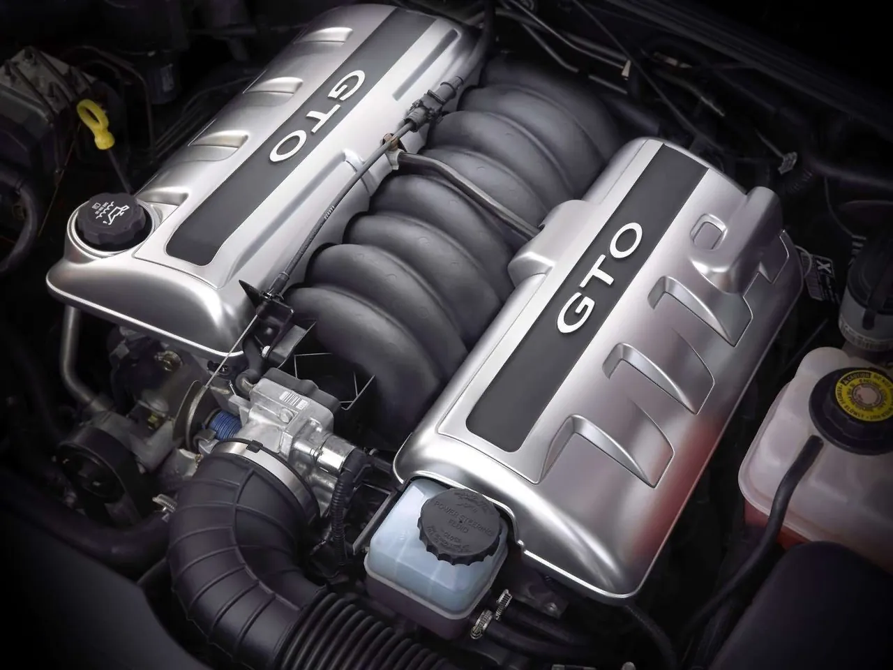 Pontiac GTO (2004) – motorový prostor