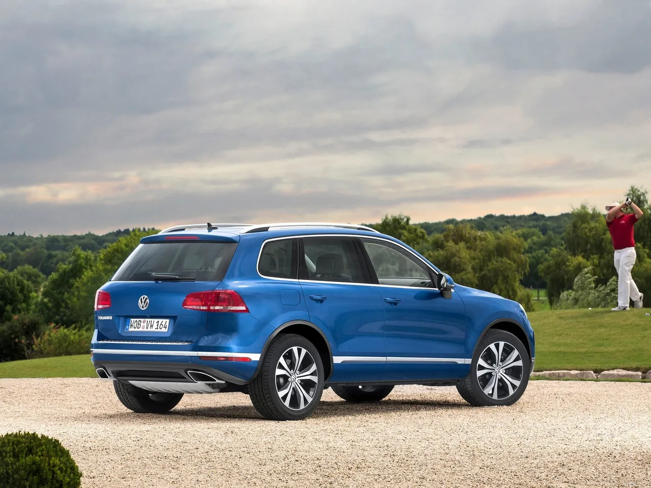 Volkswagen Touareg (2015) - Rear Three-Quarter