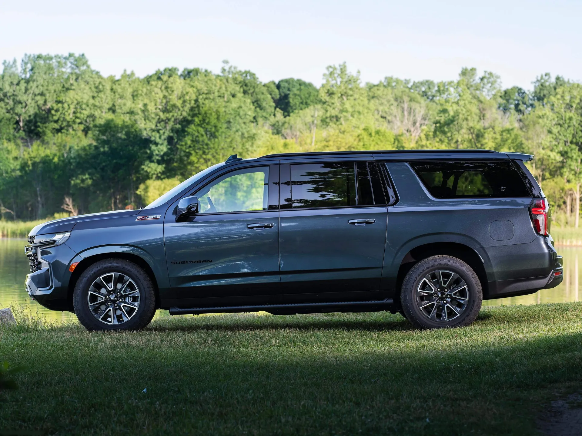 Chevrolet Suburban (2021) – boční profil
