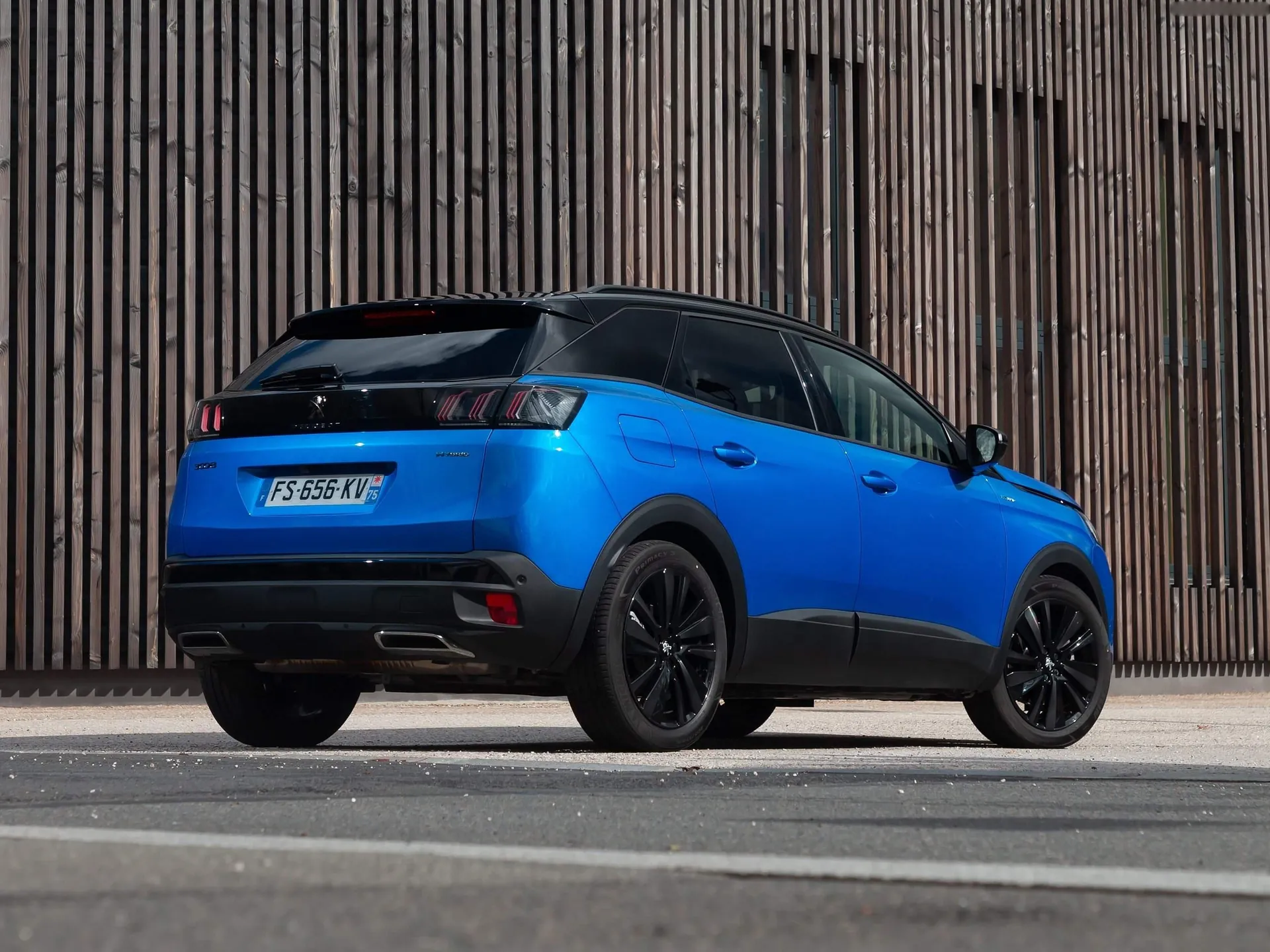 Peugeot 3008 (2021) – zadní tříčtvrteční pohled