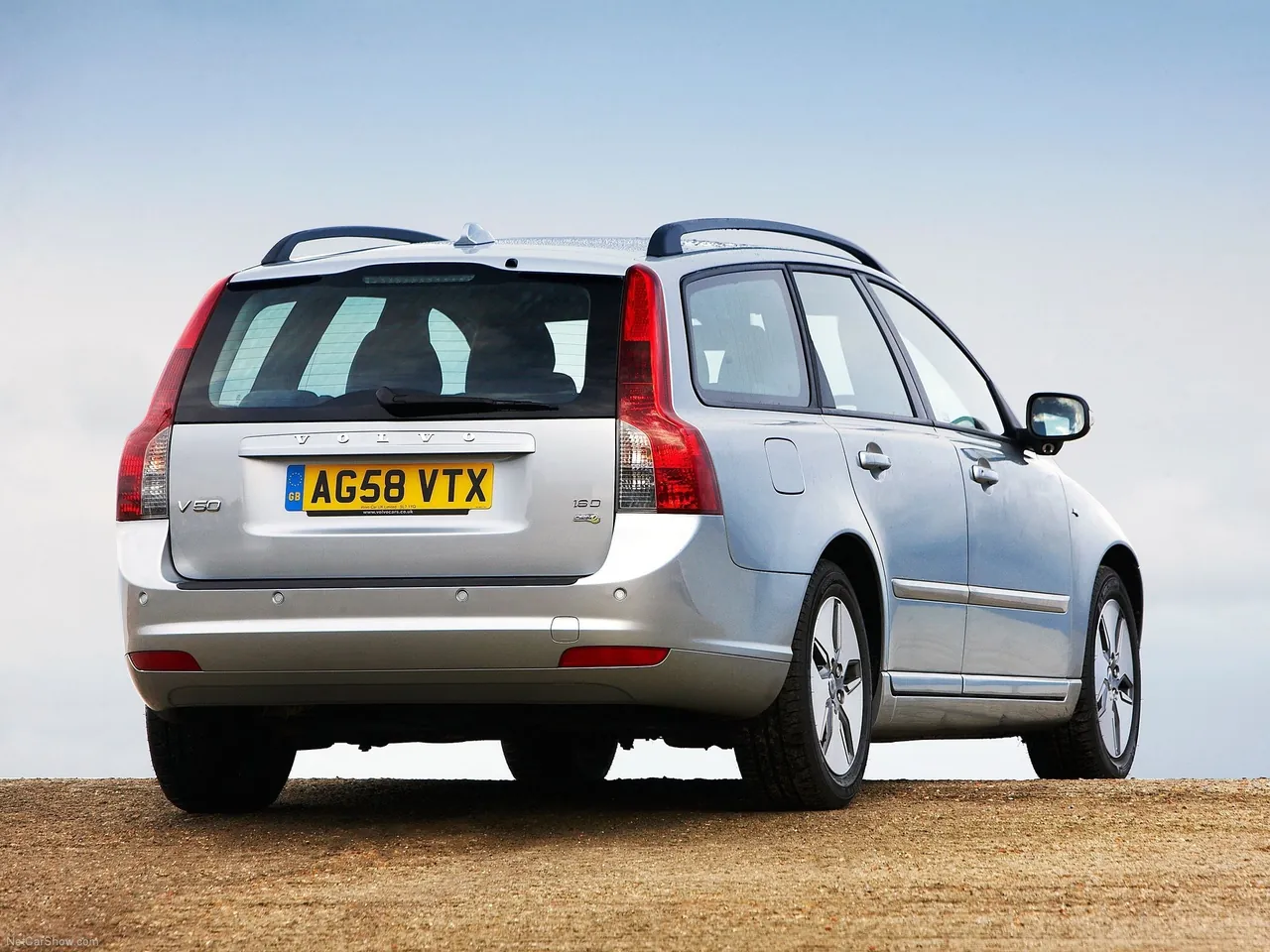Volvo V50 DRIVe (2009) – zadní tříčtvrteční pohled