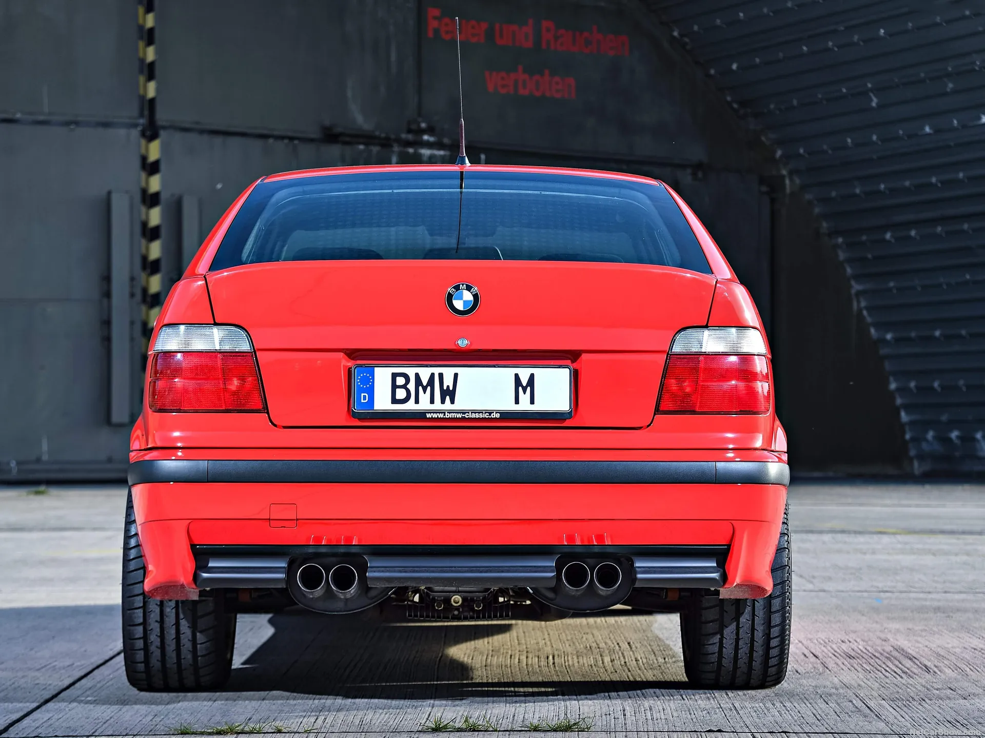BMW M3 Compact Concept (1996) – zezadu