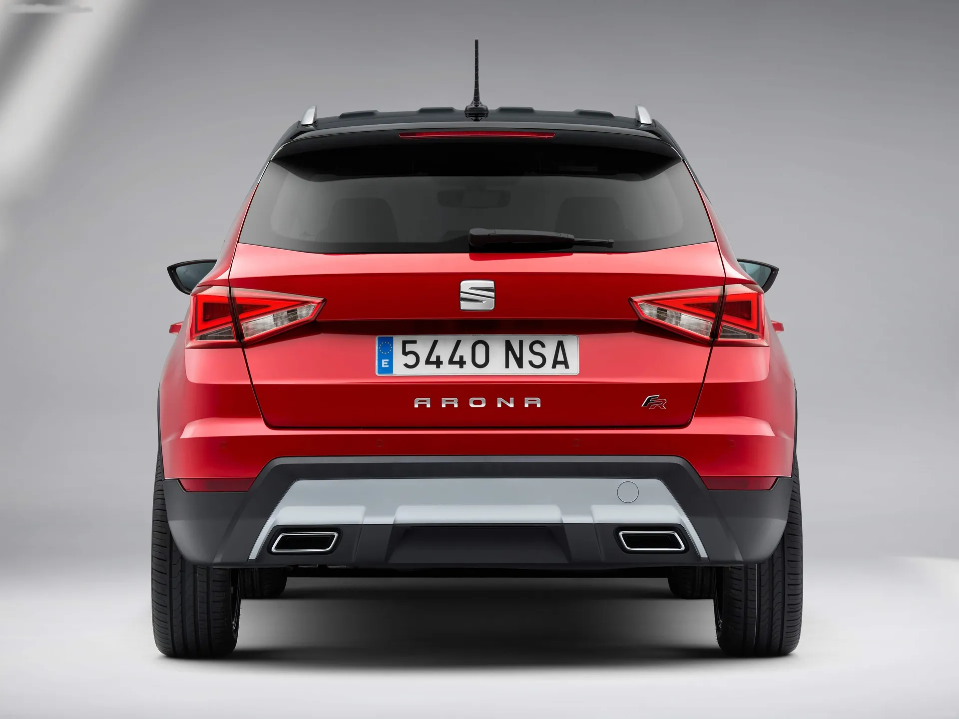 Seat Arona (2018) – zezadu