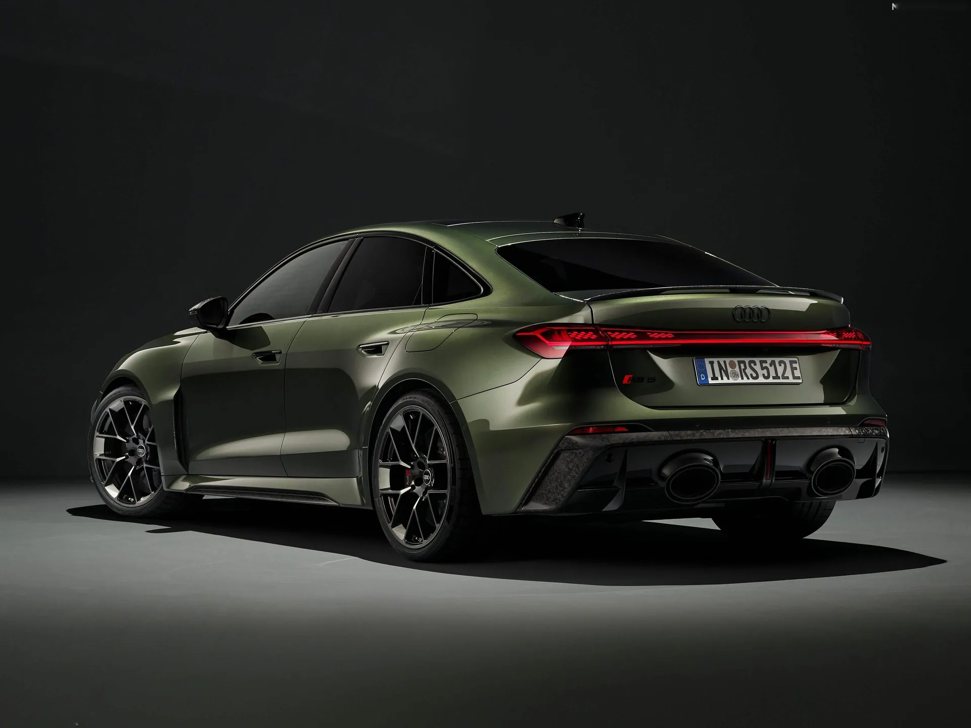 Audi RS5 Sedan (2027) – zadní tříčtvrteční pohled